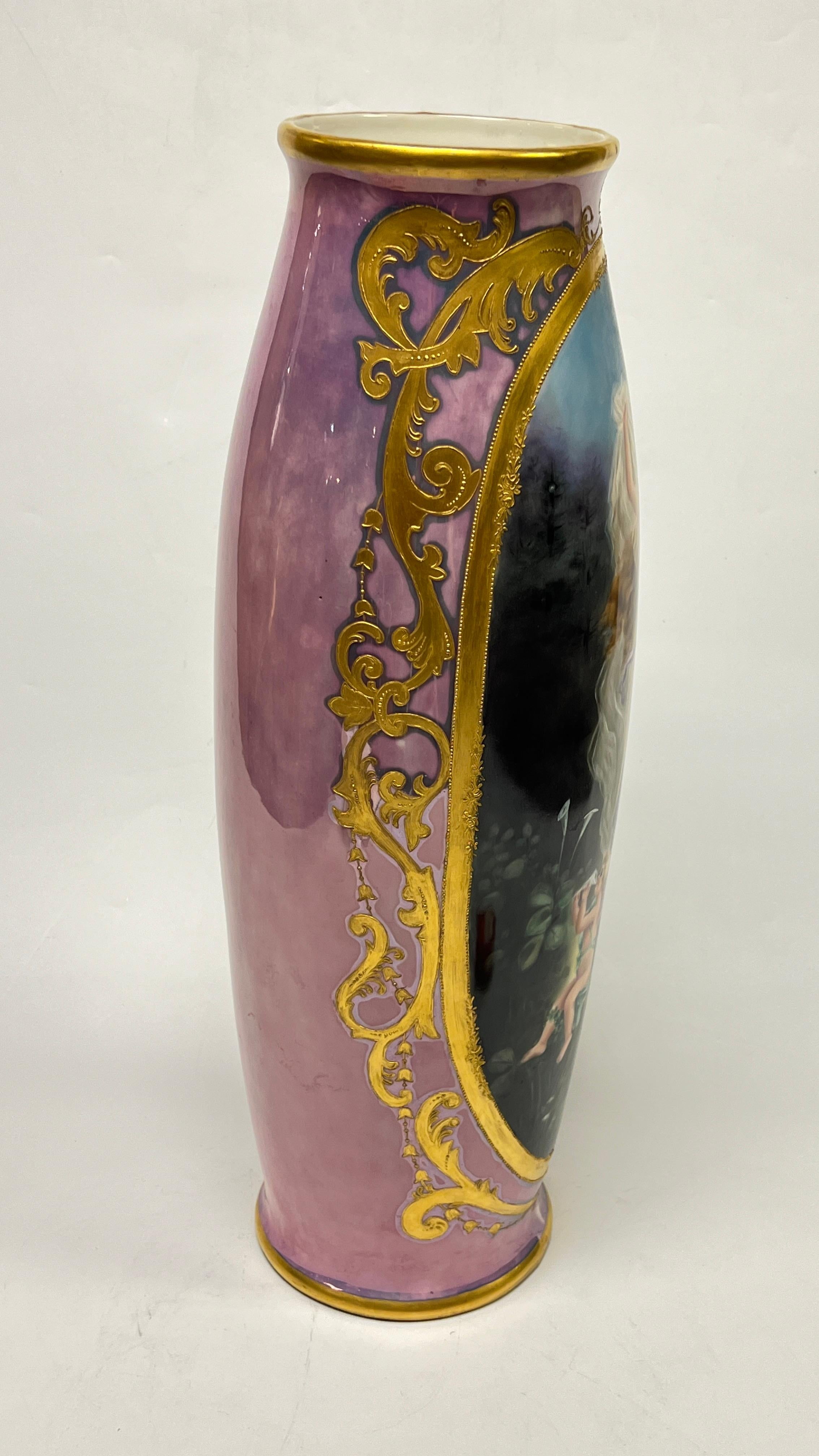 Art Nouveau Grande vaso antico in porcellana di Limoges figurativo e dorato in vendita