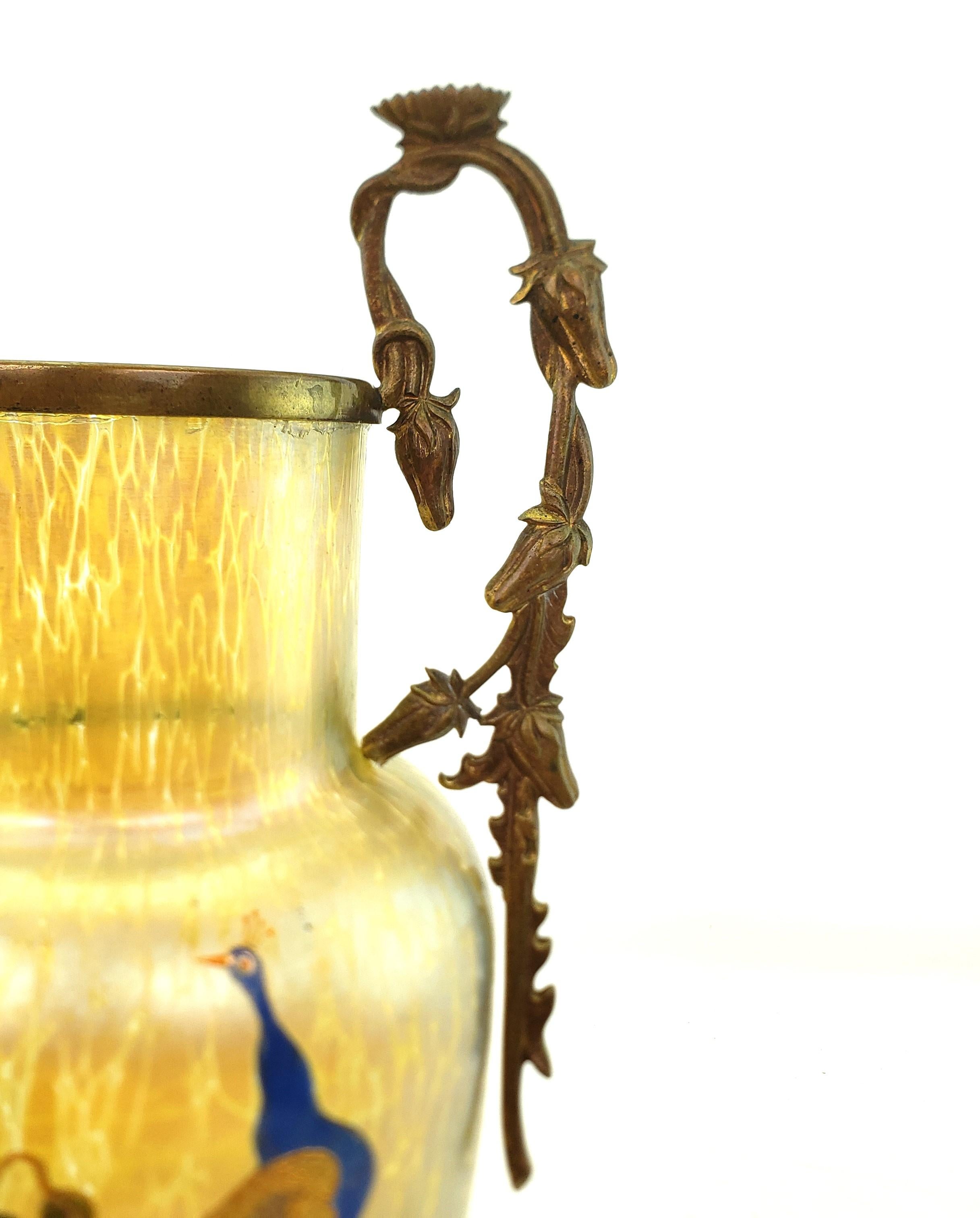 Große antike Loetz Papillon-Kunstglasvase mit Emaille- Pfau und Blumendekor, Loetz Papillon im Angebot 3