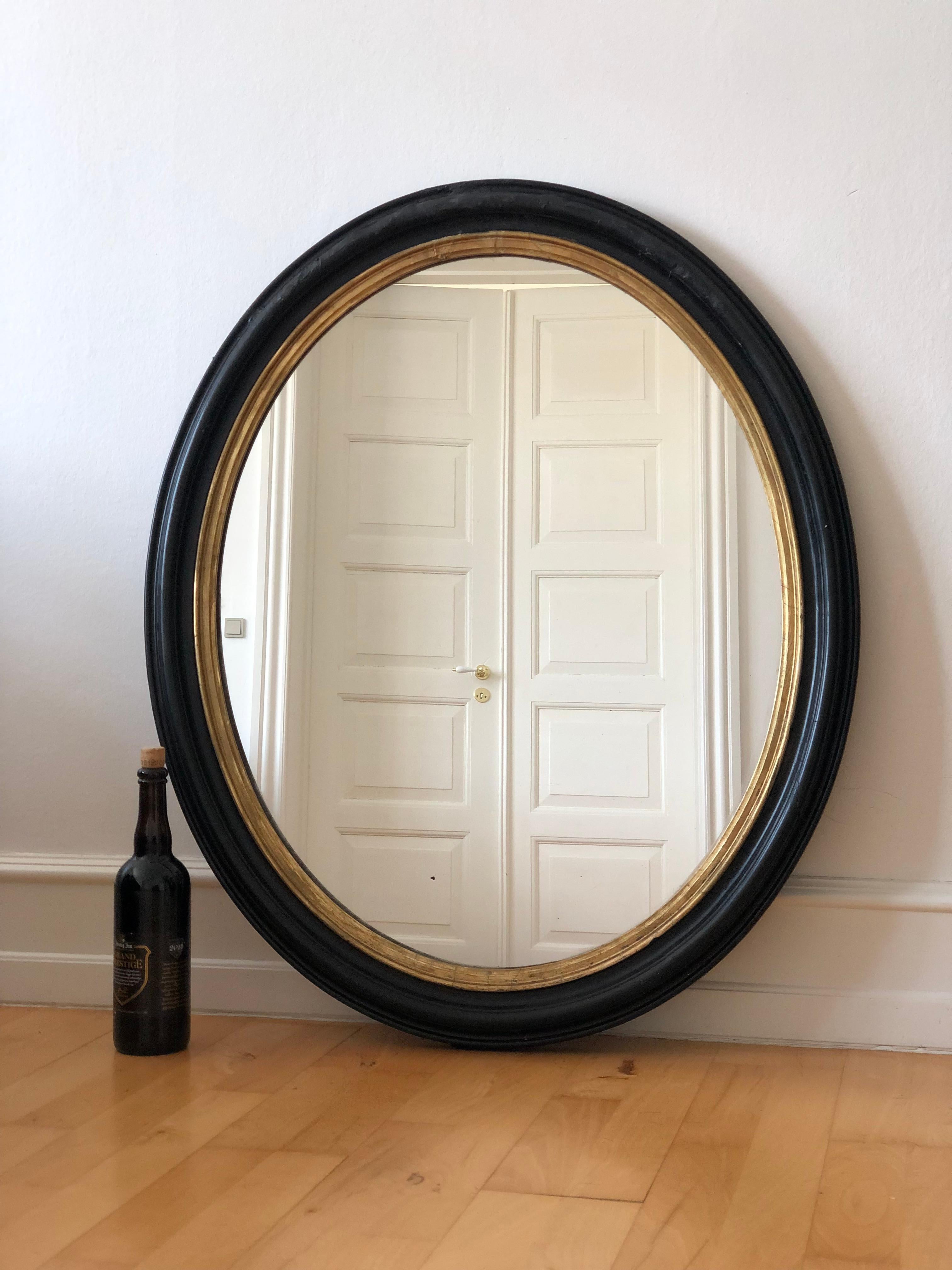 Large Antique Louis Philippe French Oval Mirror in Black and Gold, 19th Century In Good Condition For Sale In Sakskøbing, DK