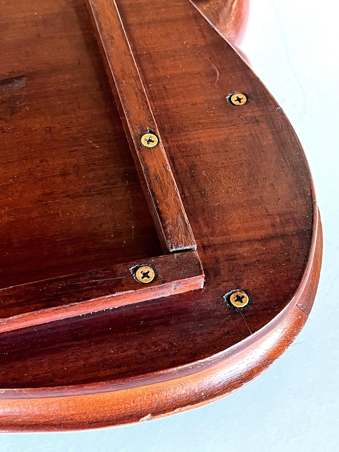 Gran bandeja antigua de caoba para mayordomo con asas caladas de follaje en Bueno estado para la venta en San Francisco, CA
