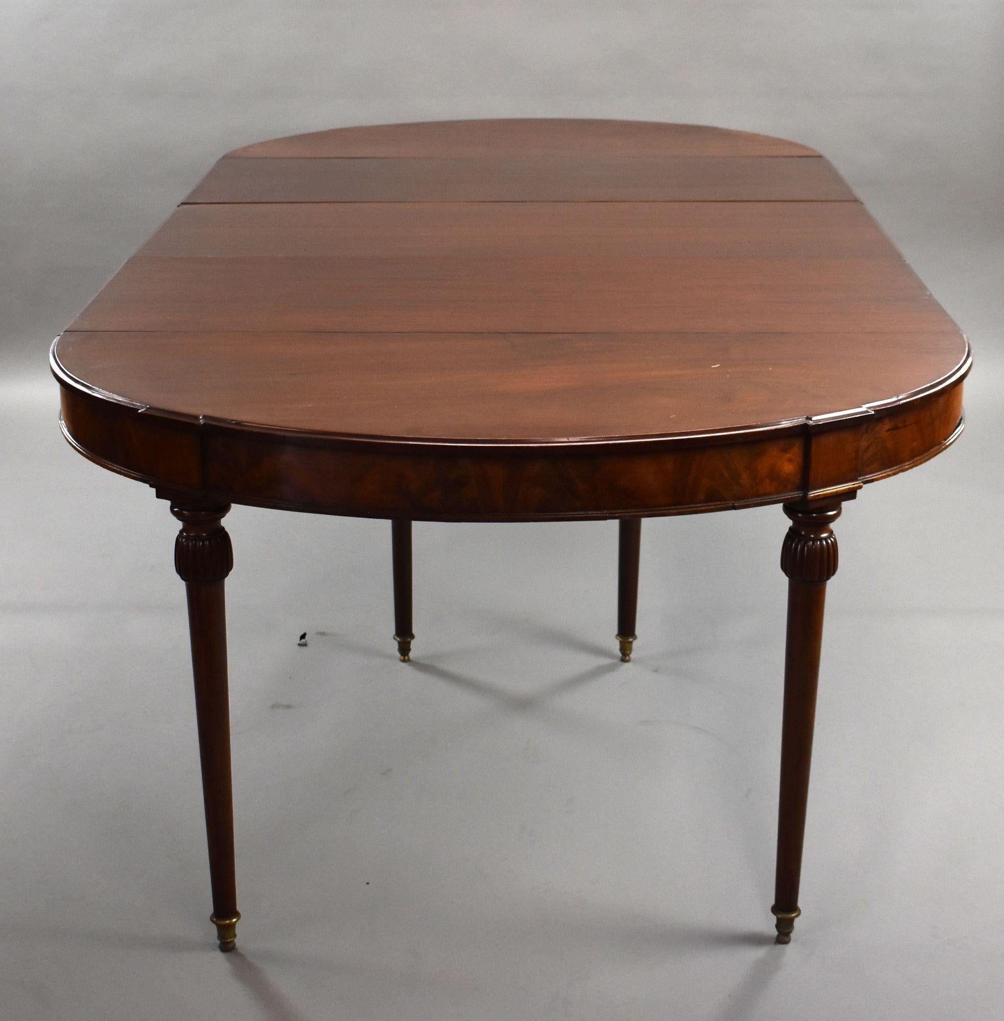 Large Antique Mahogany Extending Dining Table For Sale 3