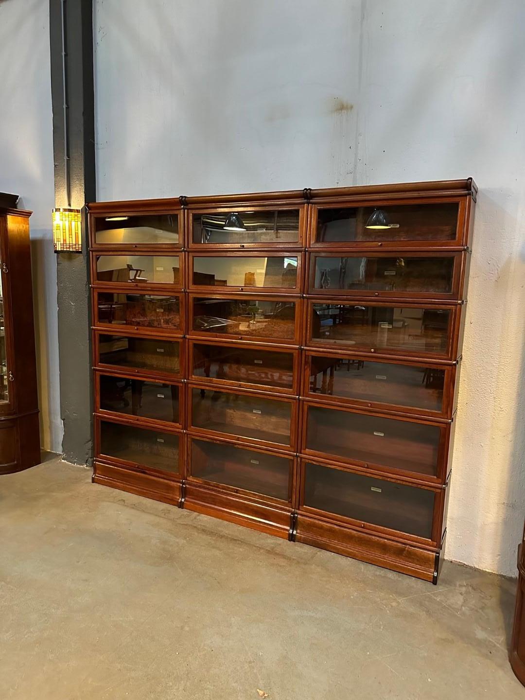 Large antique mahogany Globe Wernicke bookcase. Consisting of 18 stackable parts. Entirely in perfect condition. Nice warm color. The cabinet can always be expanded with extra parts, both in height and width.
Origin: England
Period: Approx.