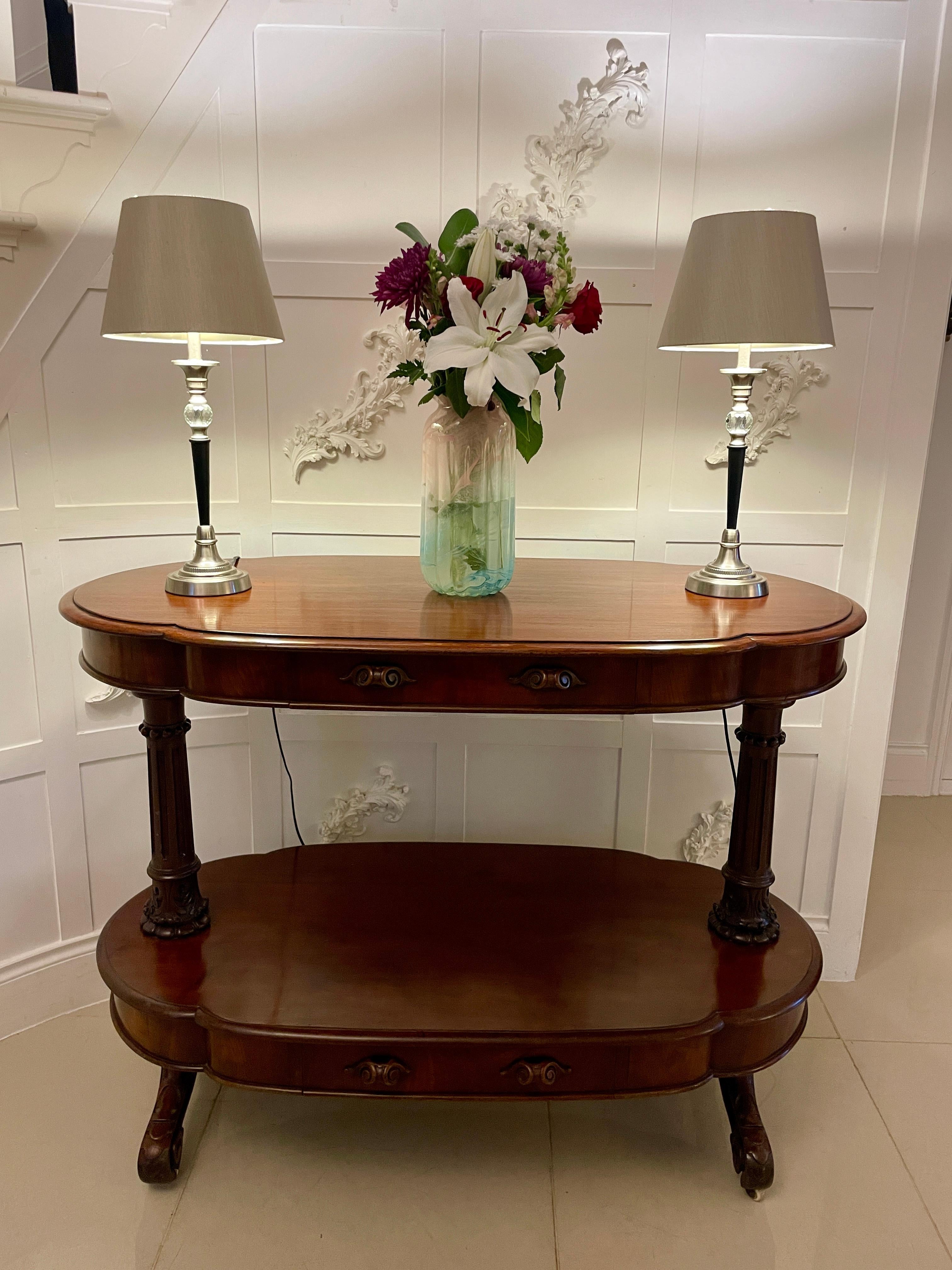 Large antique mahogany oval shaped freestanding serving/console table having a wonderful figured mahogany oval shaped top with a moulded edge and figured mahogany frieze above an unusual drawer with pretty carved original handles supported by
