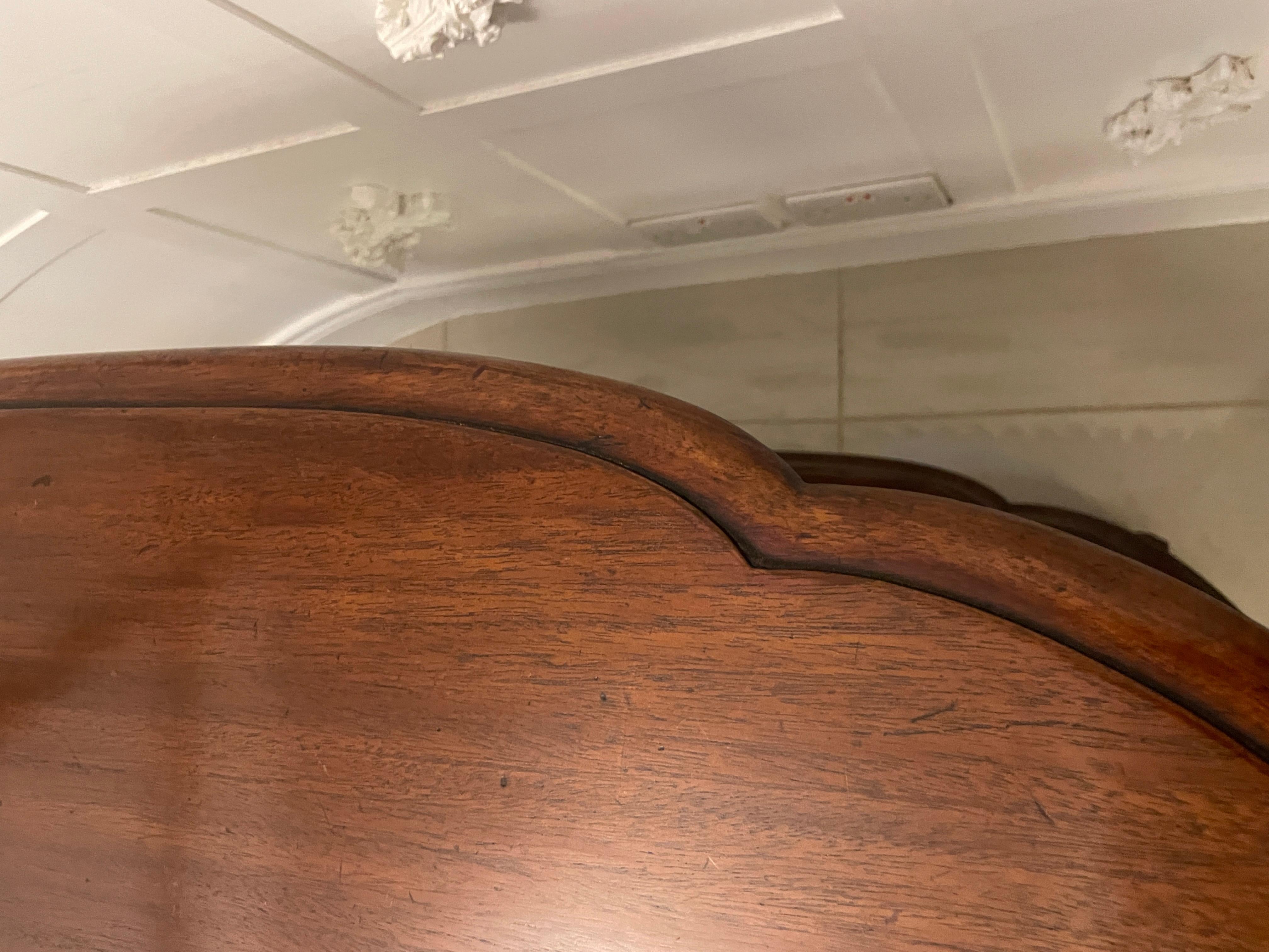 Large Antique Mahogany Oval Shaped Freestanding Serving/Console Table In Good Condition For Sale In Suffolk, GB