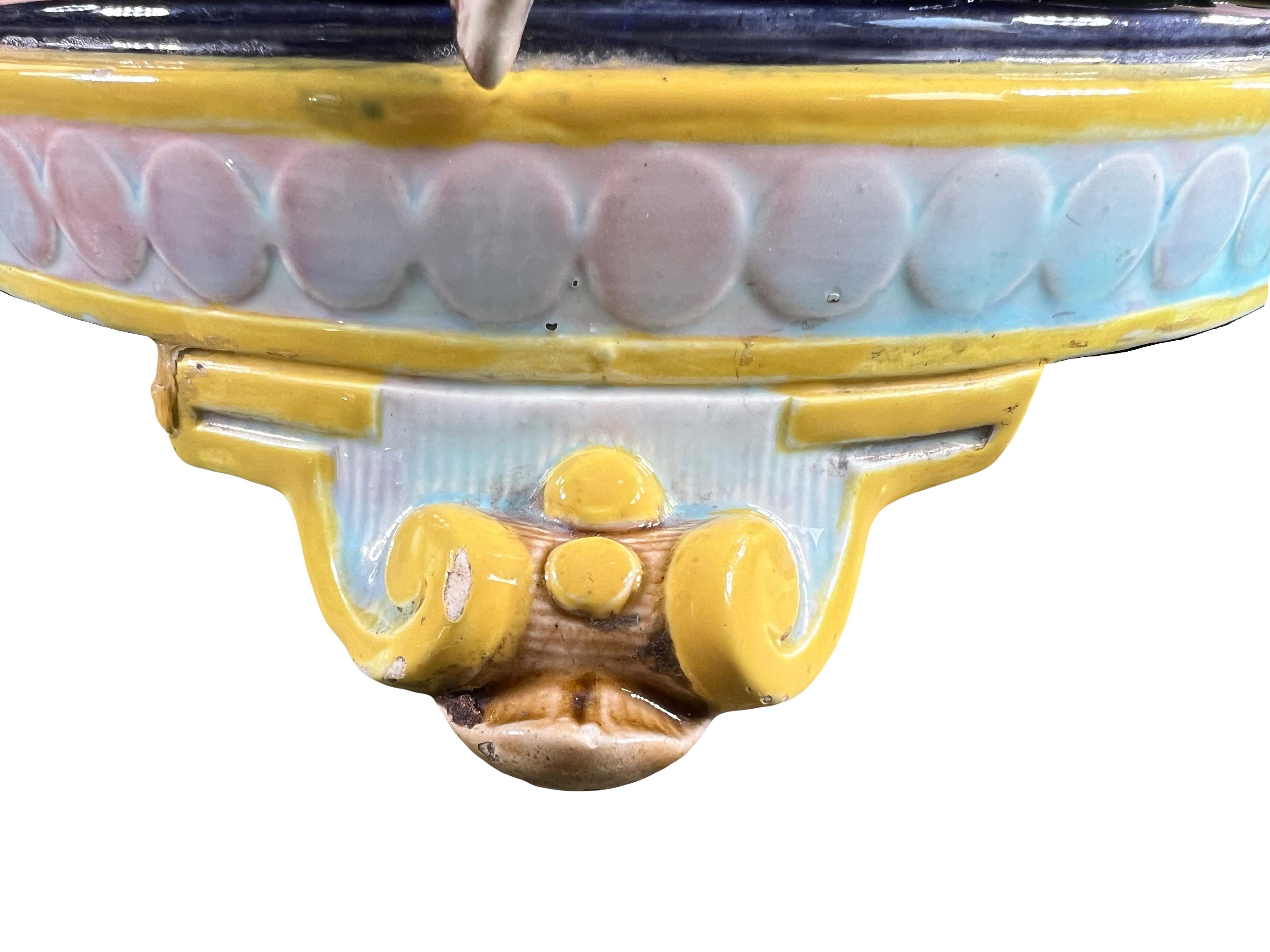 Grande pièce centrale en majolique ancienne avec putti de Sarreguemines France, 19e en vente 4