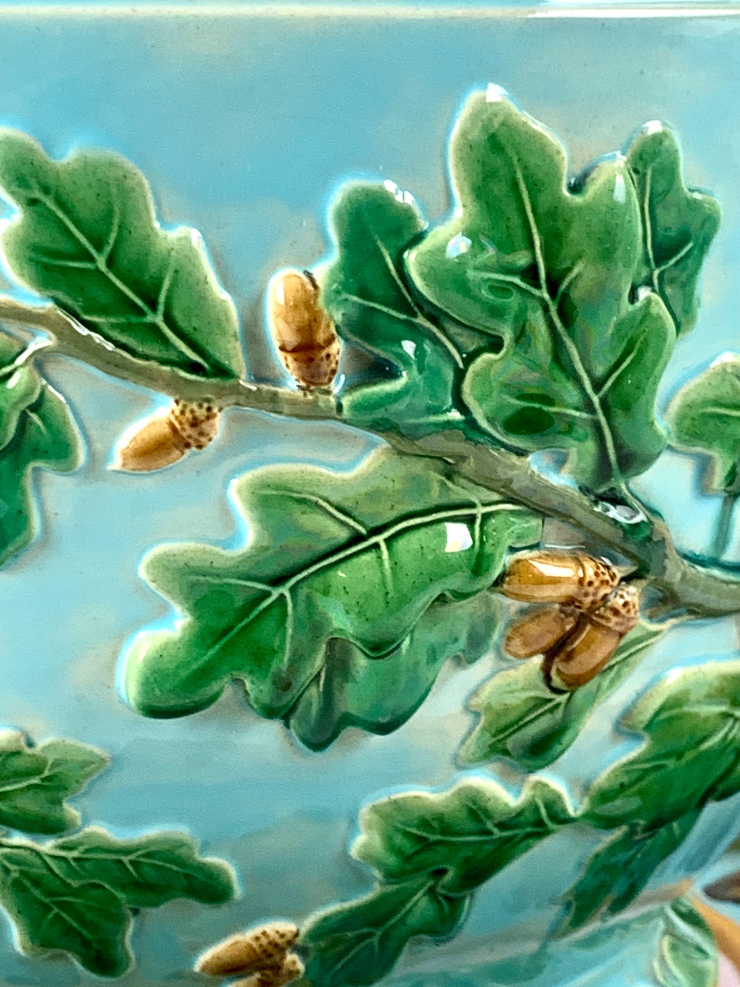 Großes antikes Majolika-Pflanzgefäß aus der Zeit um 1880 mit türkisfarbenem Grund und grünen Blättern (Arts and Crafts) im Angebot