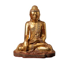 Grande statua antica di Buddha di Mandalay dalla Birmania