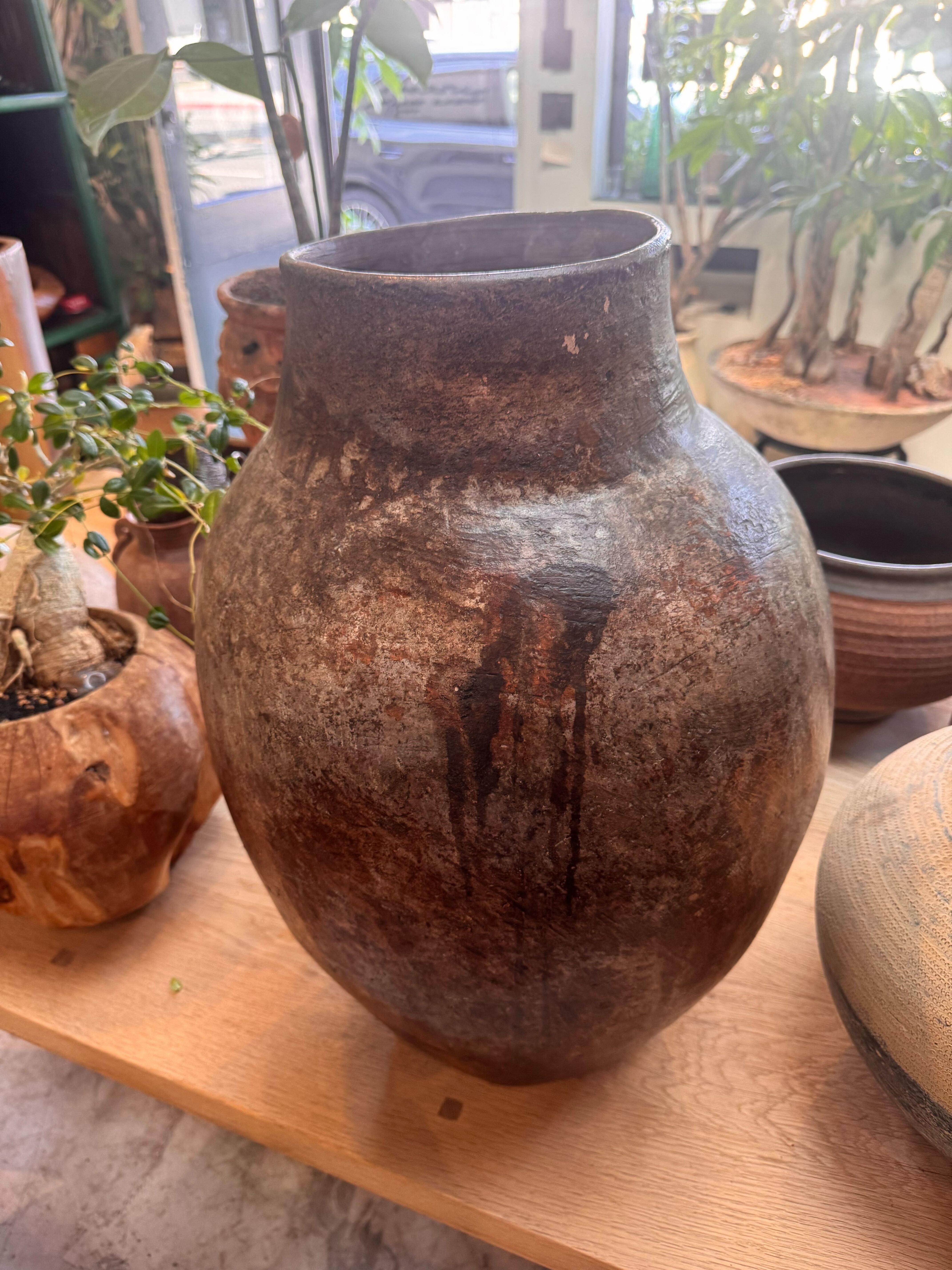 Large Antique Mediterranean Terracotta Storage Jar with Rich Earthen Patina im Angebot 3