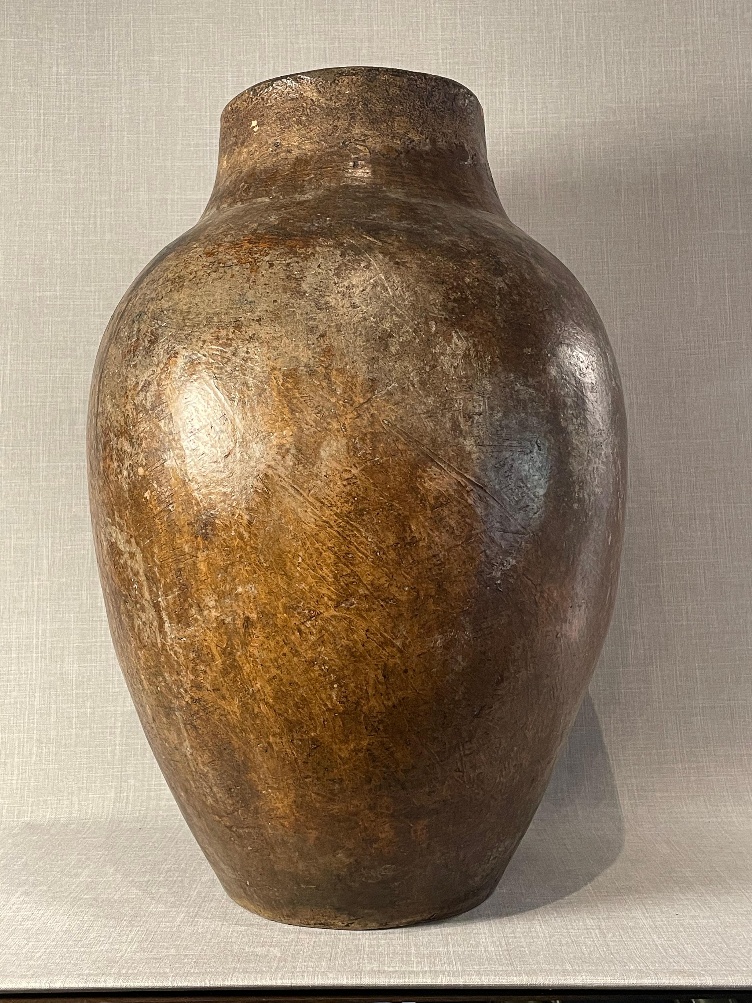 Large Antique Mediterranean Terracotta Storage Jar with Rich Earthen Patina (Europäisch) im Angebot