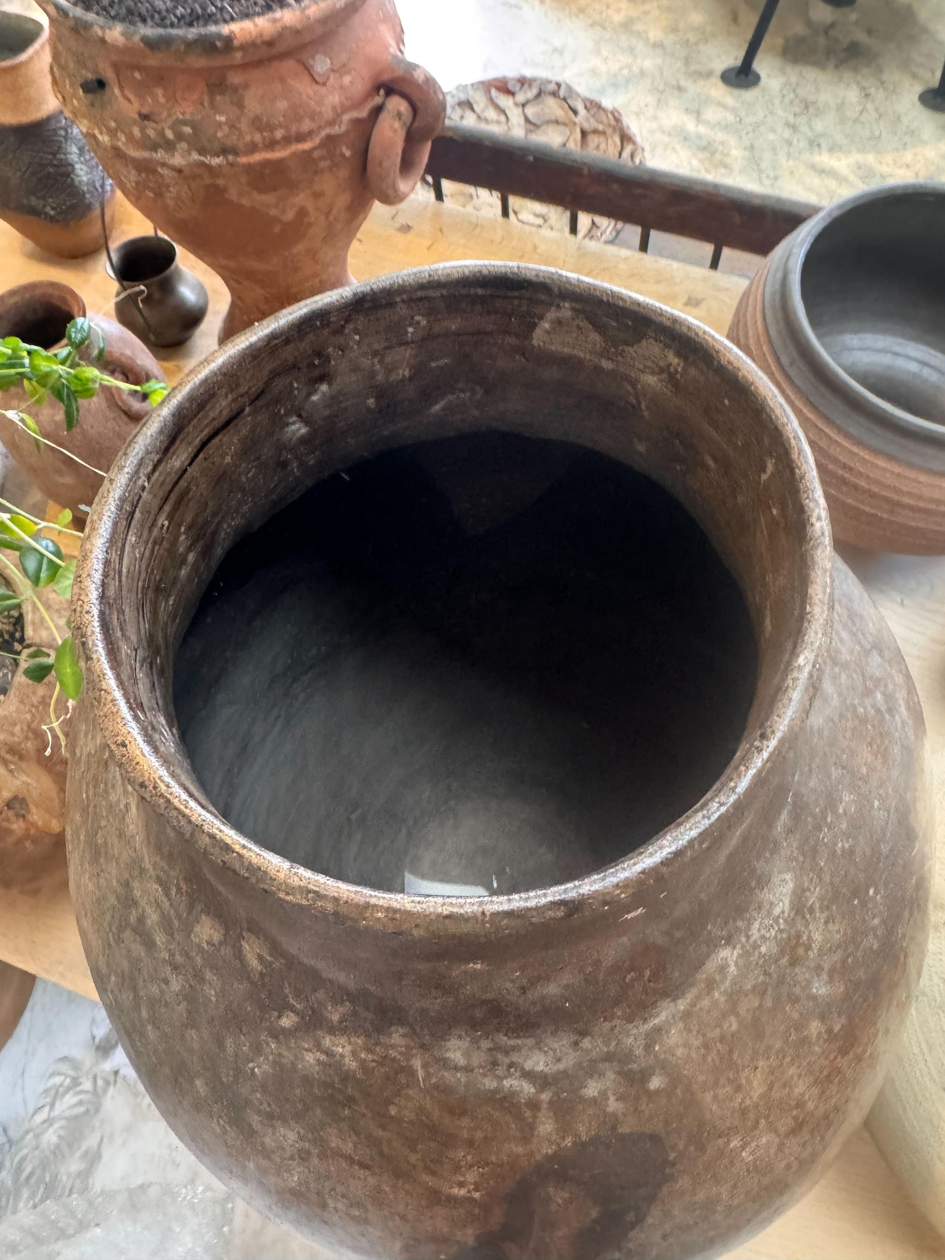 Large Antique Mediterranean Terracotta Storage Jar with Rich Earthen Patina im Angebot 2