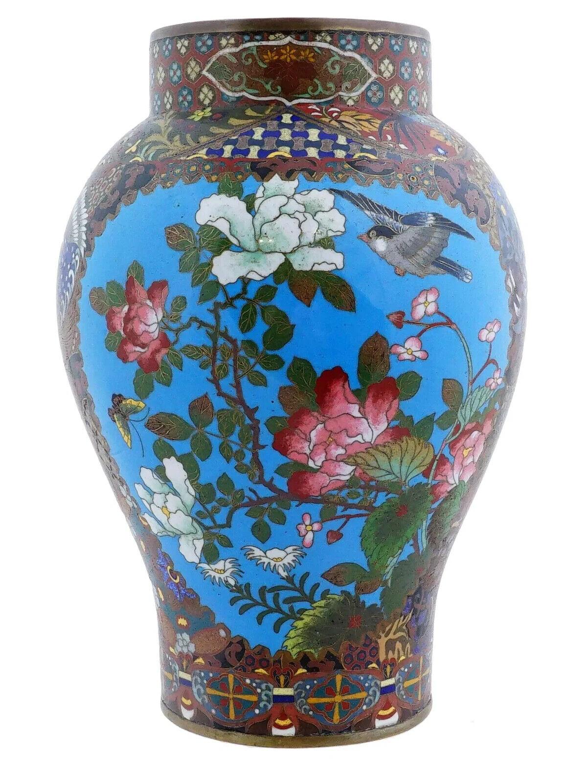 Giapponese Grande vaso antico giapponese Meiji con smalto cloisonne e fiori in vendita