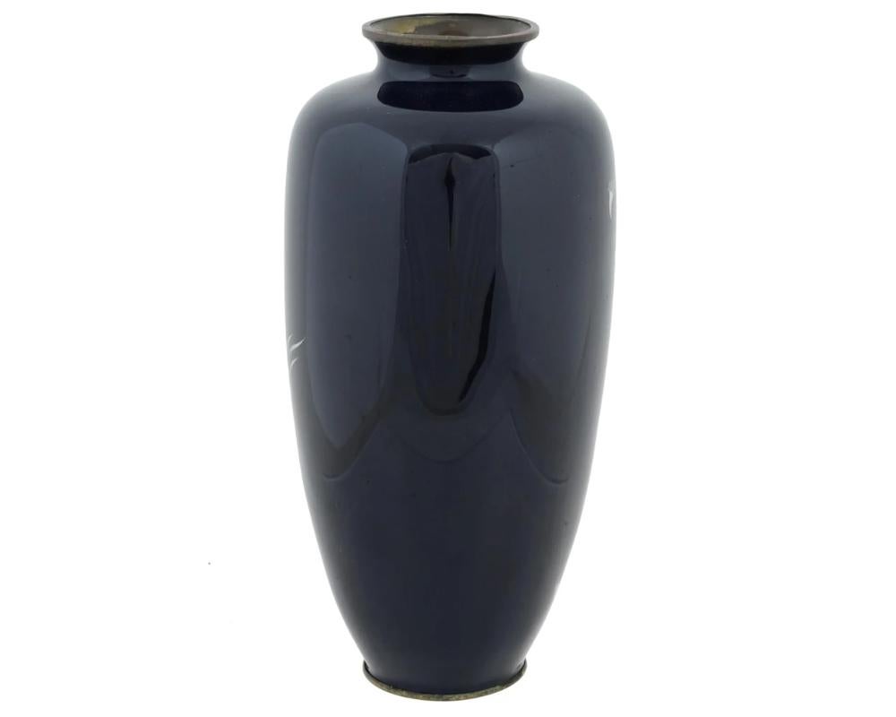 Große antike japanische Meiji-D Drachenvase aus Cloisonné-Emaille und Silberdraht, signiert (Meiji-Periode) im Angebot