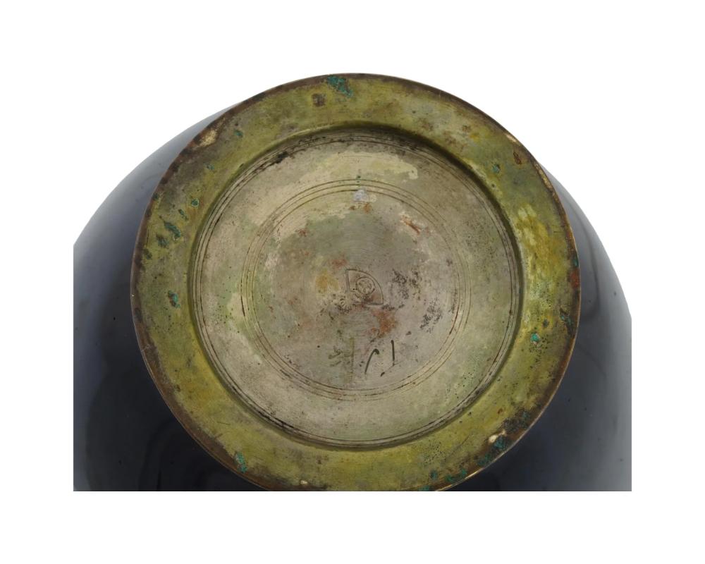 Große antike japanische Meiji-D Drachenvase aus Cloisonné-Emaille und Silberdraht, signiert (19. Jahrhundert) im Angebot
