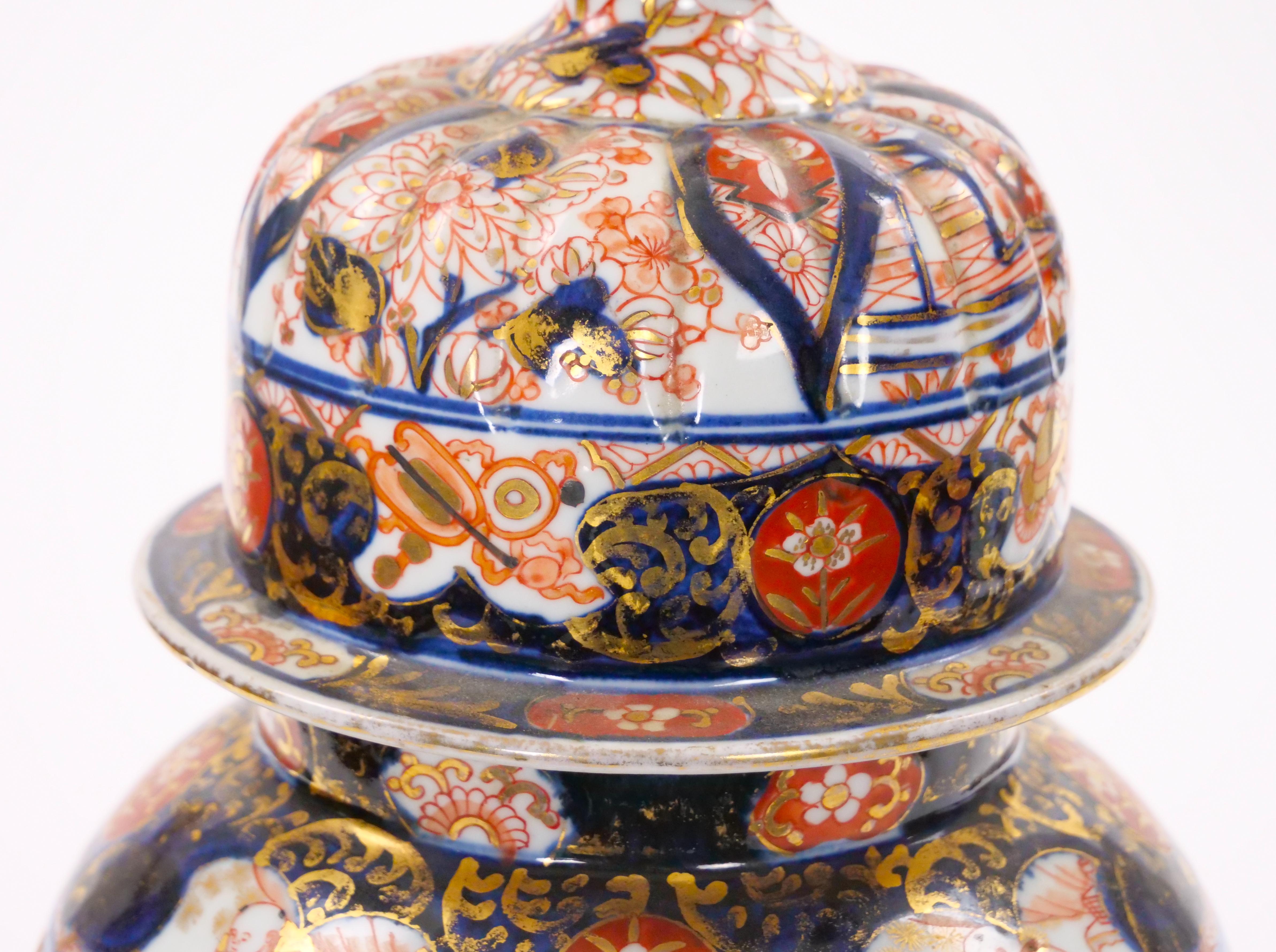 Grandi vasi con coperchio in porcellana Imari Porcelain del periodo Meiji in vendita 3