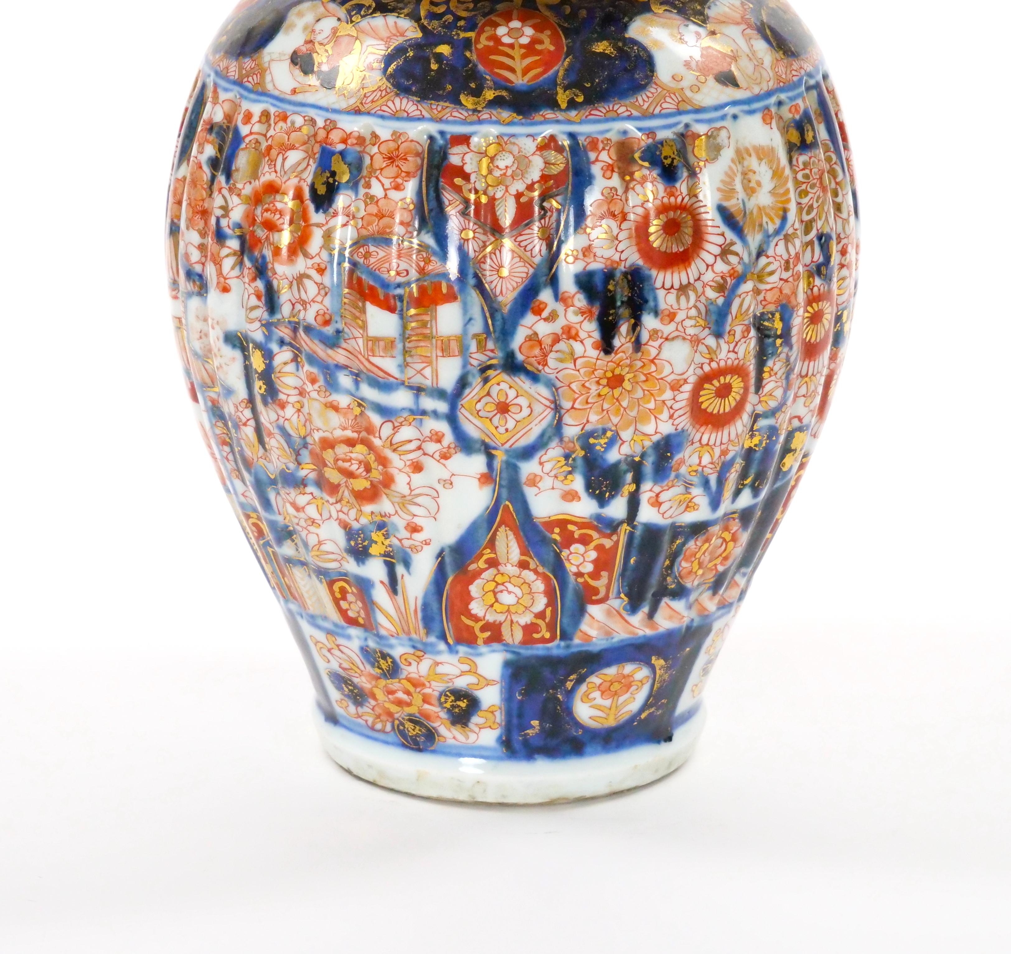 Grandi vasi con coperchio in porcellana Imari Porcelain del periodo Meiji in vendita 1