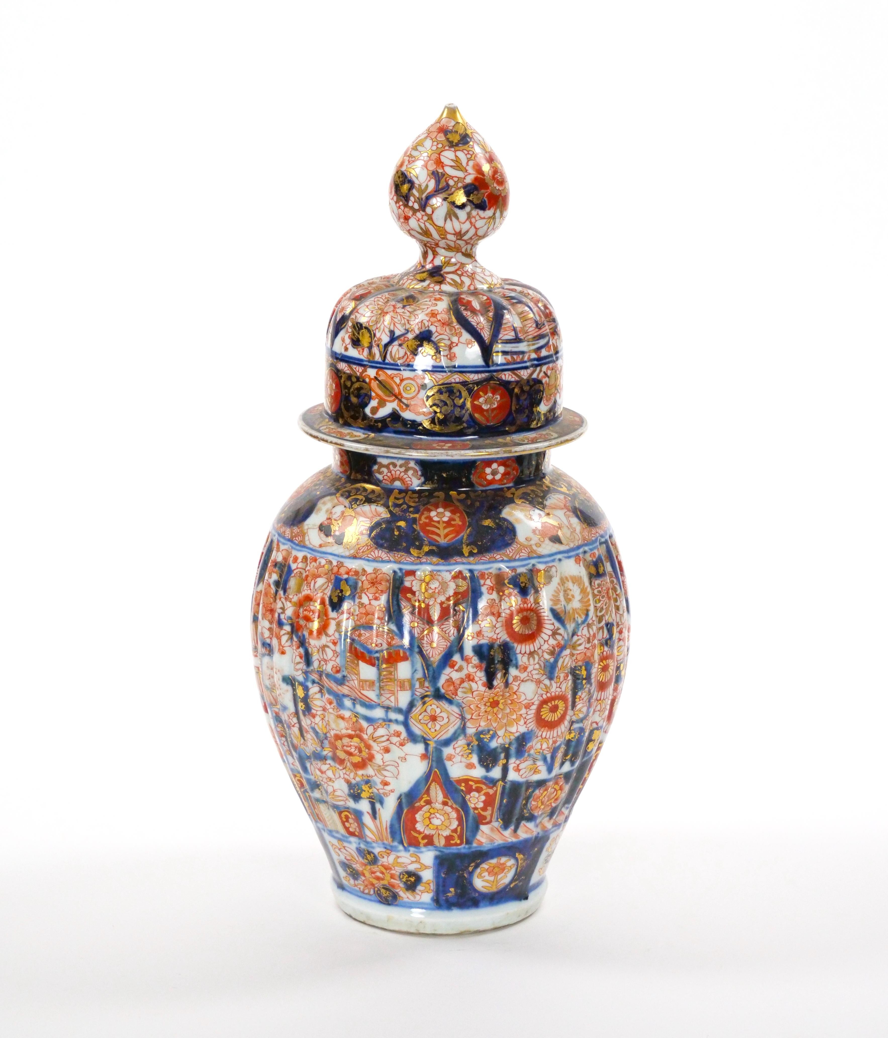 Grandi vasi con coperchio in porcellana Imari Porcelain del periodo Meiji in vendita 2