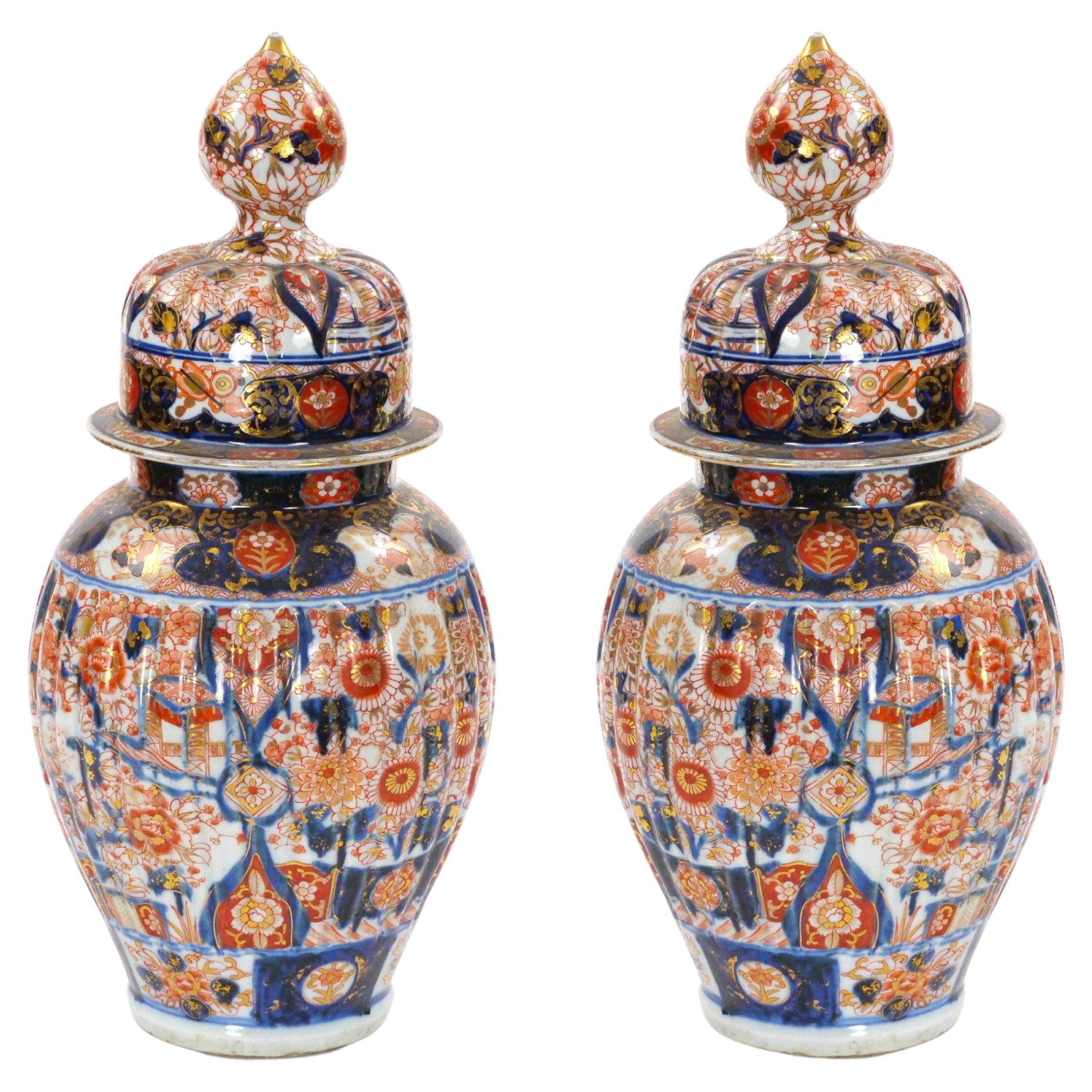 Große antike Meiji Periode Imari Porcelain Jars mit Deckel Urnen