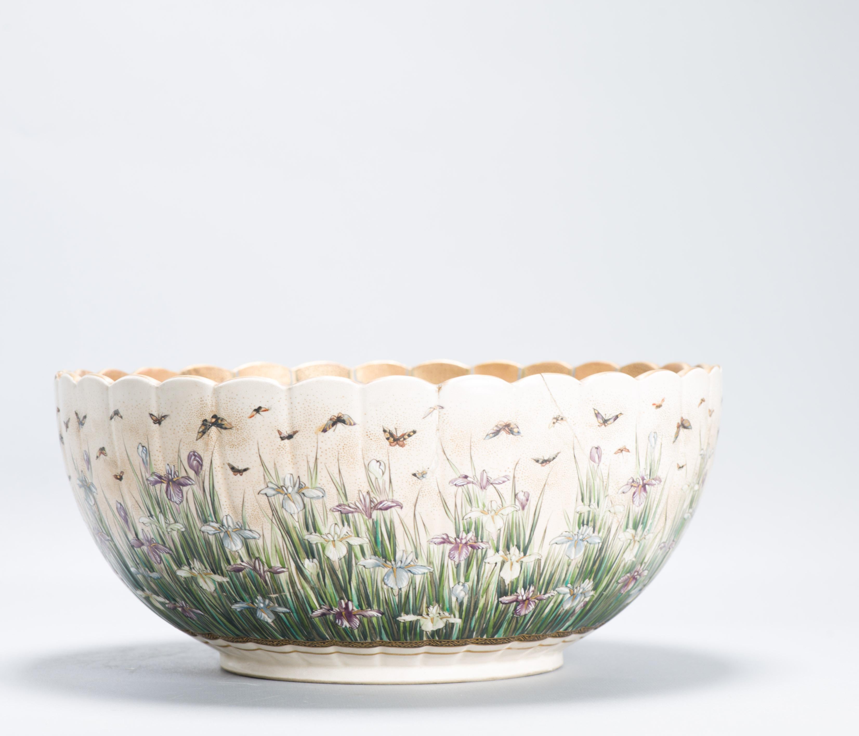 Porcellana Grande Antico periodo Meiji Giapponese Satsuma Bowl Figure con marchio Giappone 19c in vendita