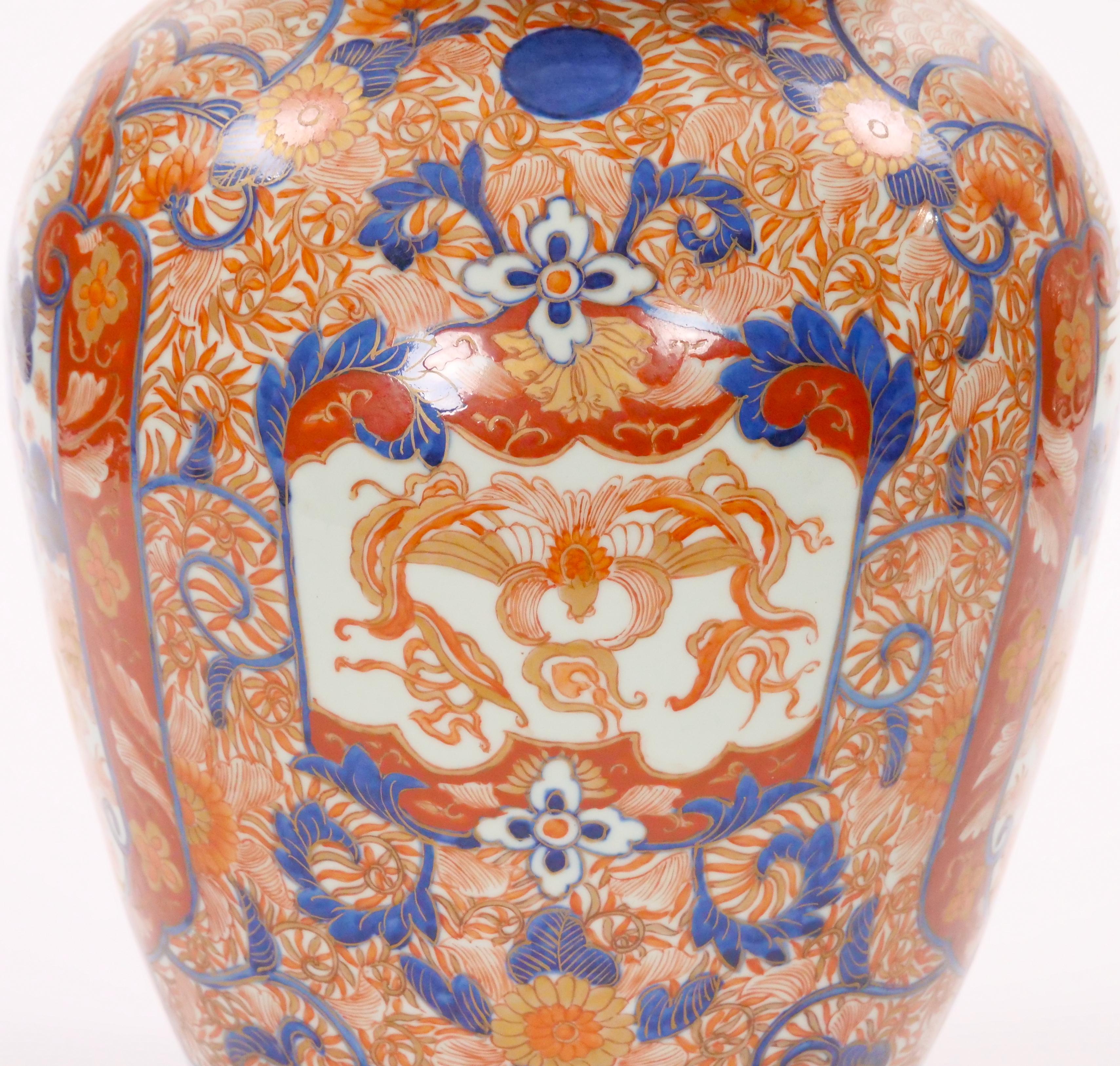 Grande vaso antico con coperchio in Imari Porcelain del periodo Meiji in vendita 9