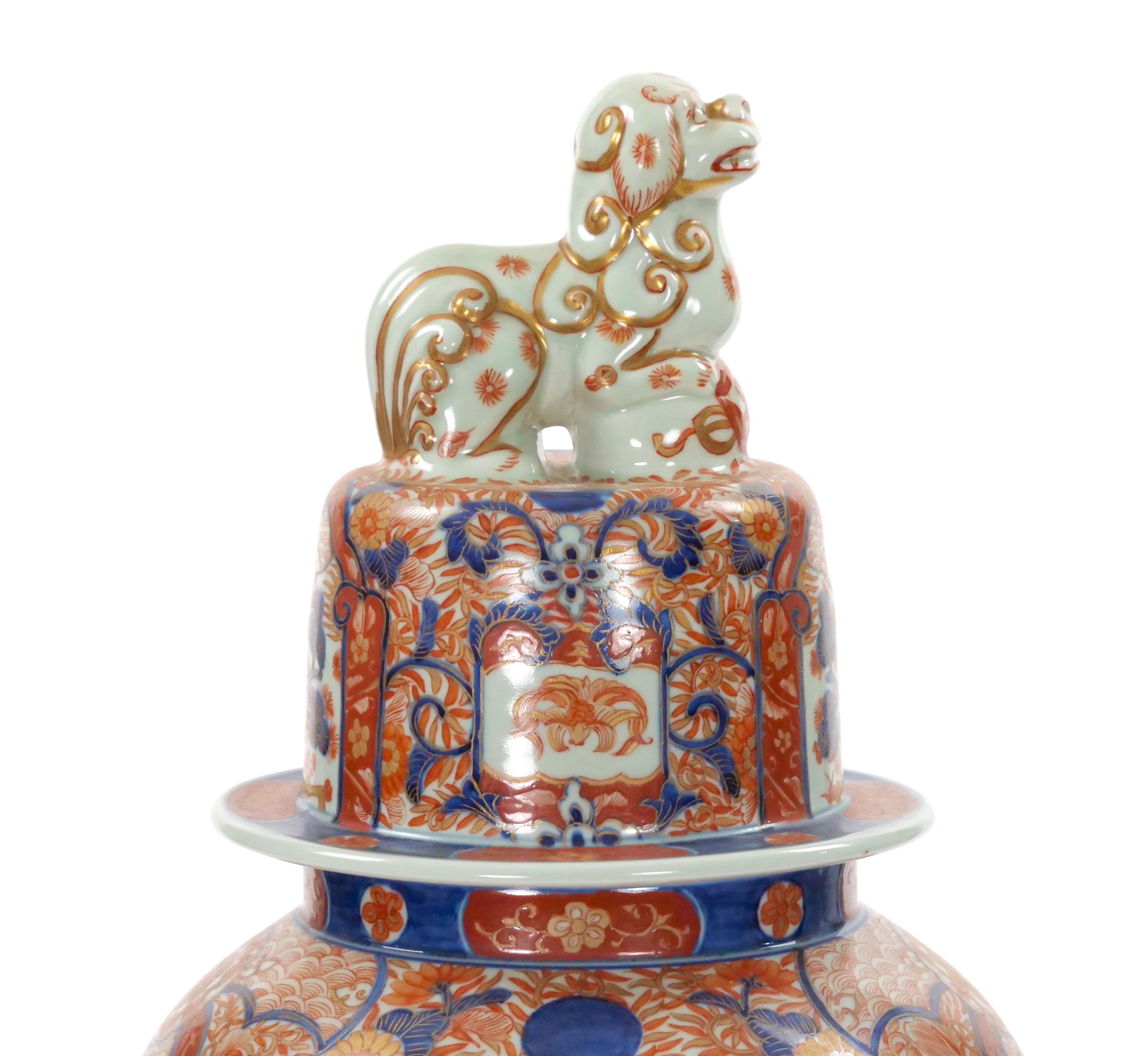 Grande vaso antico con coperchio in Imari Porcelain del periodo Meiji in vendita 10