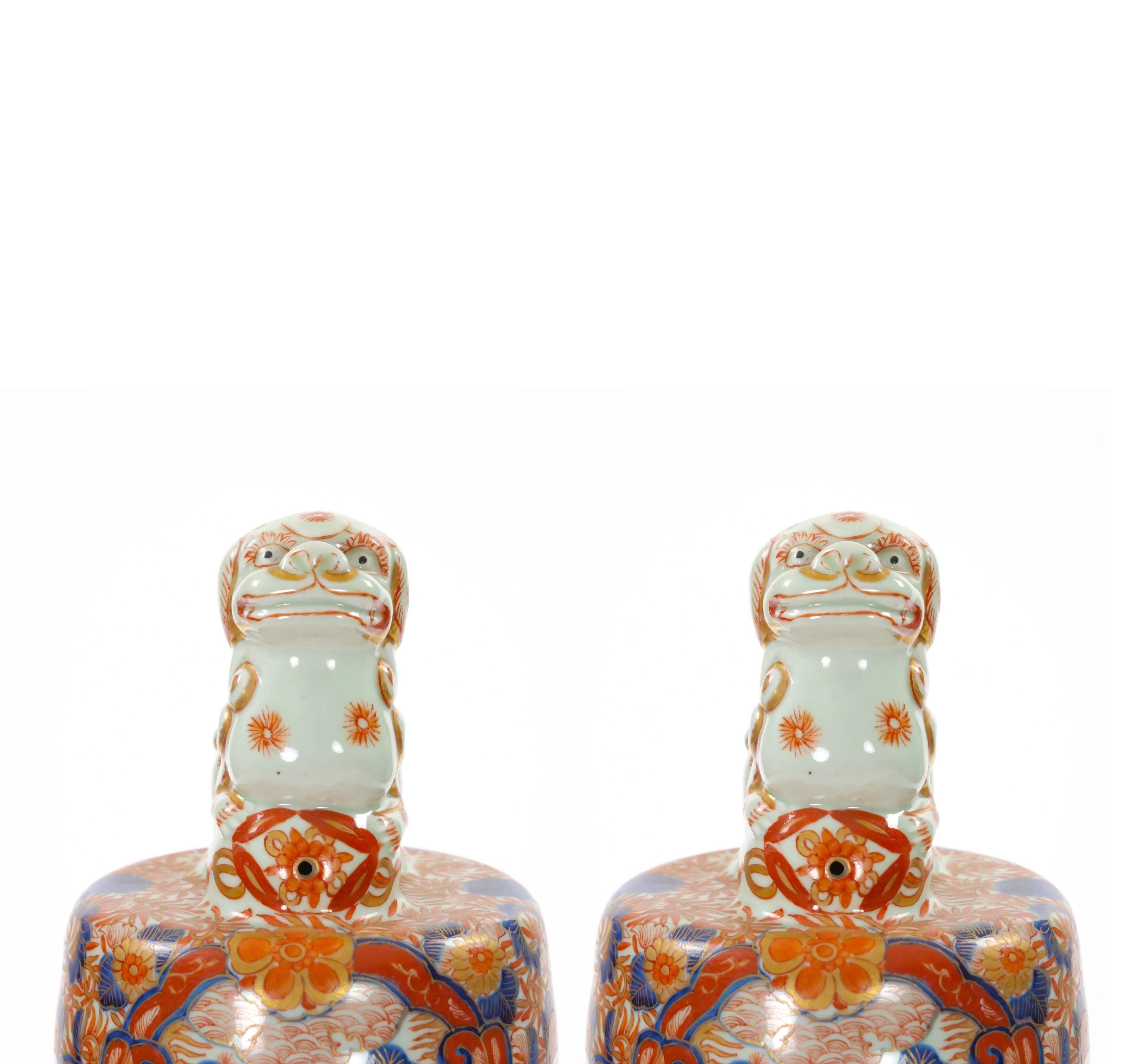 Fine XIX secolo Grande vaso antico con coperchio in Imari Porcelain del periodo Meiji in vendita