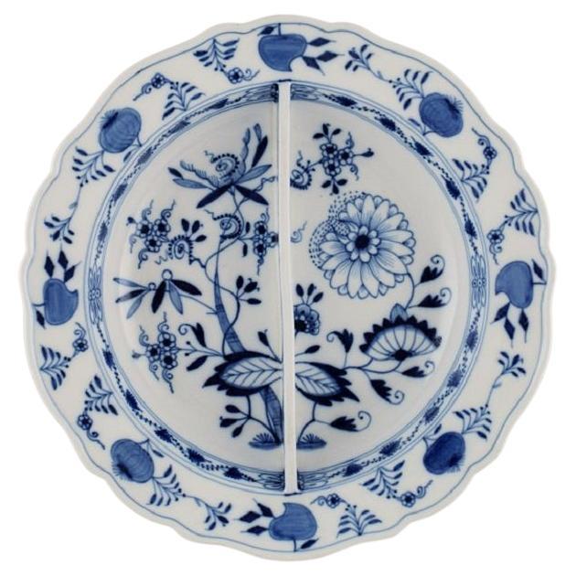 Große antike blaue Meissener Zwiebelschale mit Raumteiler aus Porzellan im Angebot