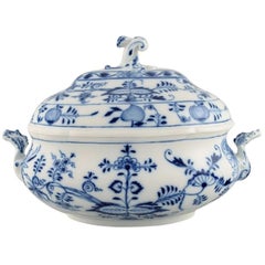 Large Antique Meissen "Blue Onion" Lidded Soup Tureen in Hand-Painted Porcelain