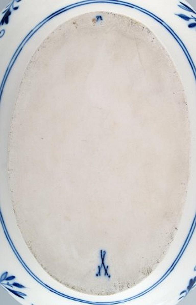 Porcelaine Grande soupière à couvercle en porcelaine peinte à la main de Meissen 