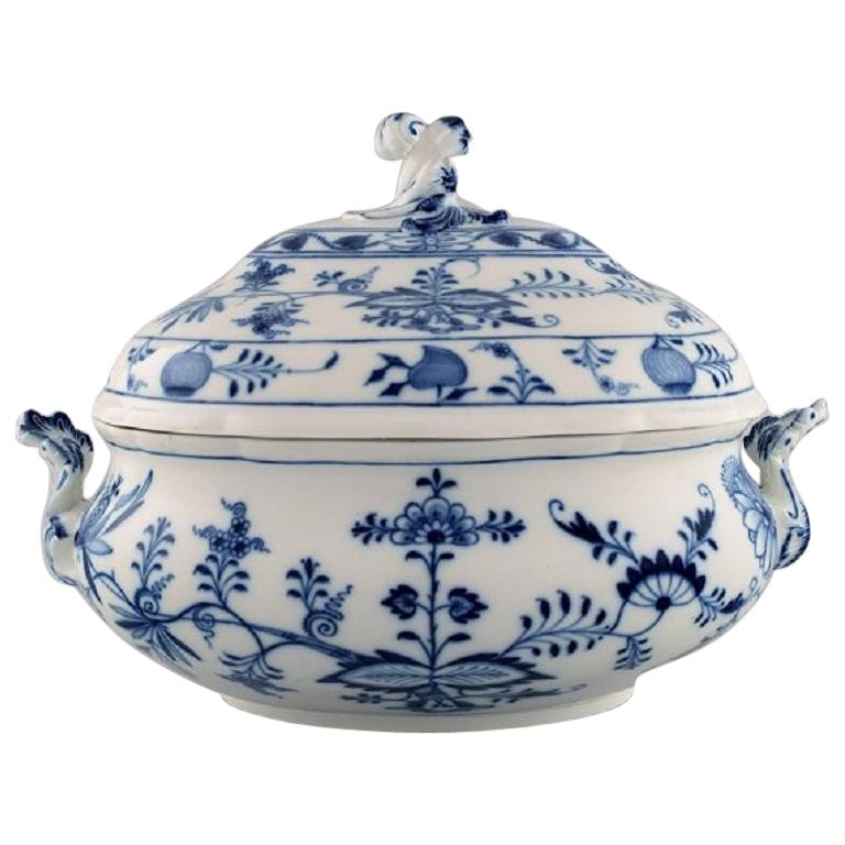 Grande soupière à couvercle en porcelaine peinte à la main de Meissen "Blue Onion"