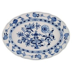 Large Antique Meissen Blue Onion Serving Dish in Hand-Painted Porcelain