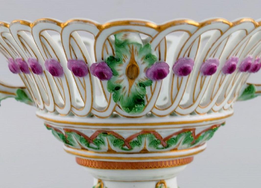 Large Antique Meissen Compote in Openwork Porcelain with Hand-Painted Flowers 1