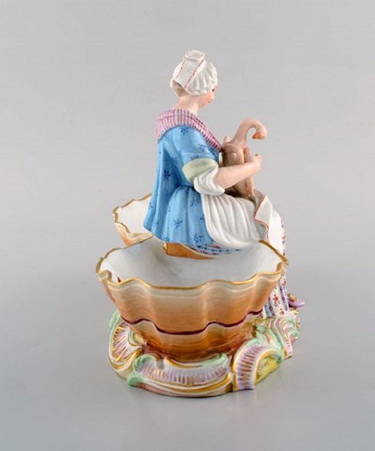 Large Antique Meissen Double Salt or Bowl Modelled with Woman Plucking a Goose In Good Condition In Copenhagen, DK