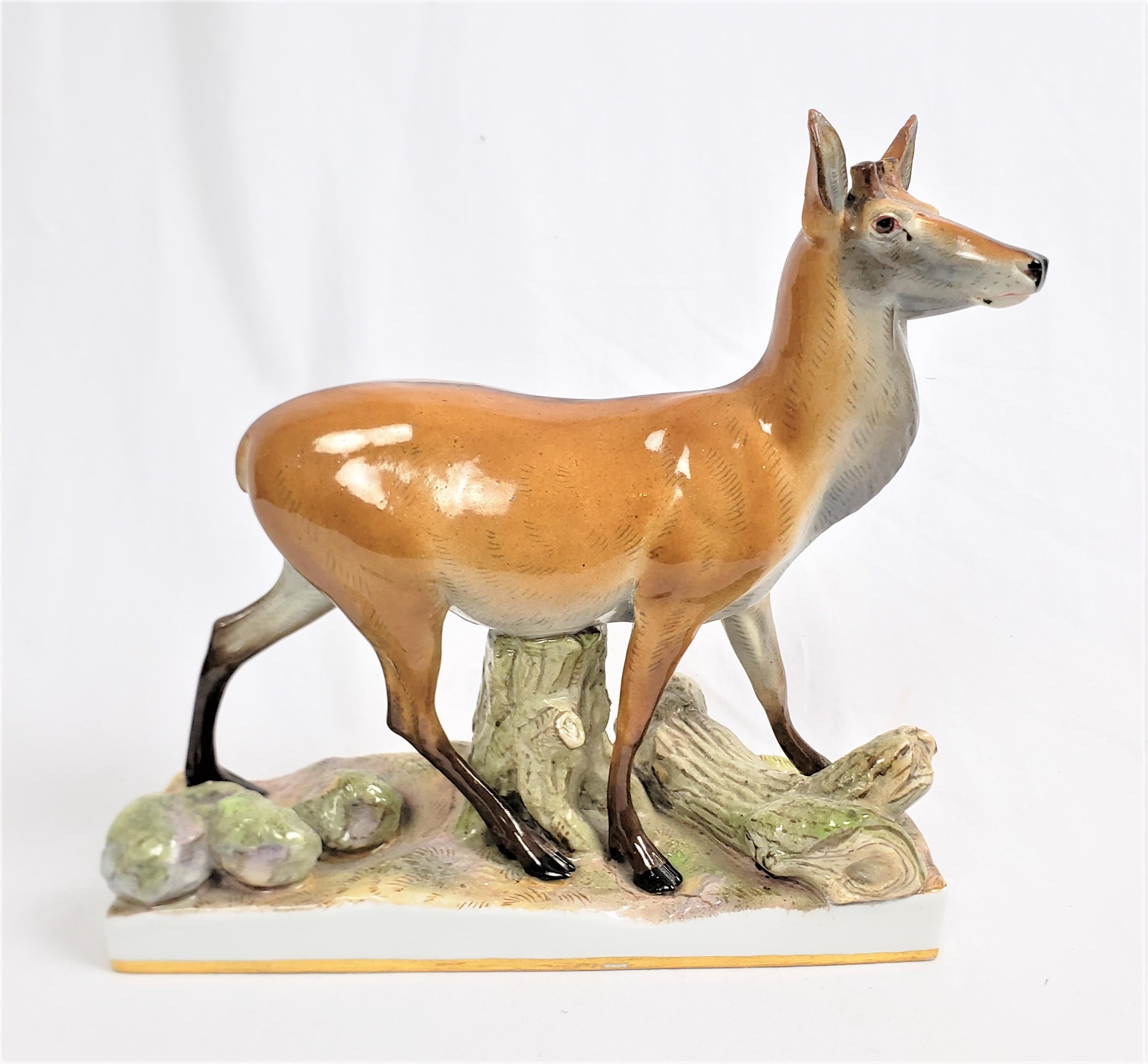 Victorien Grande figurine ou sculpture ancienne en porcelaine de Meissen représentant un cerf debout en vente