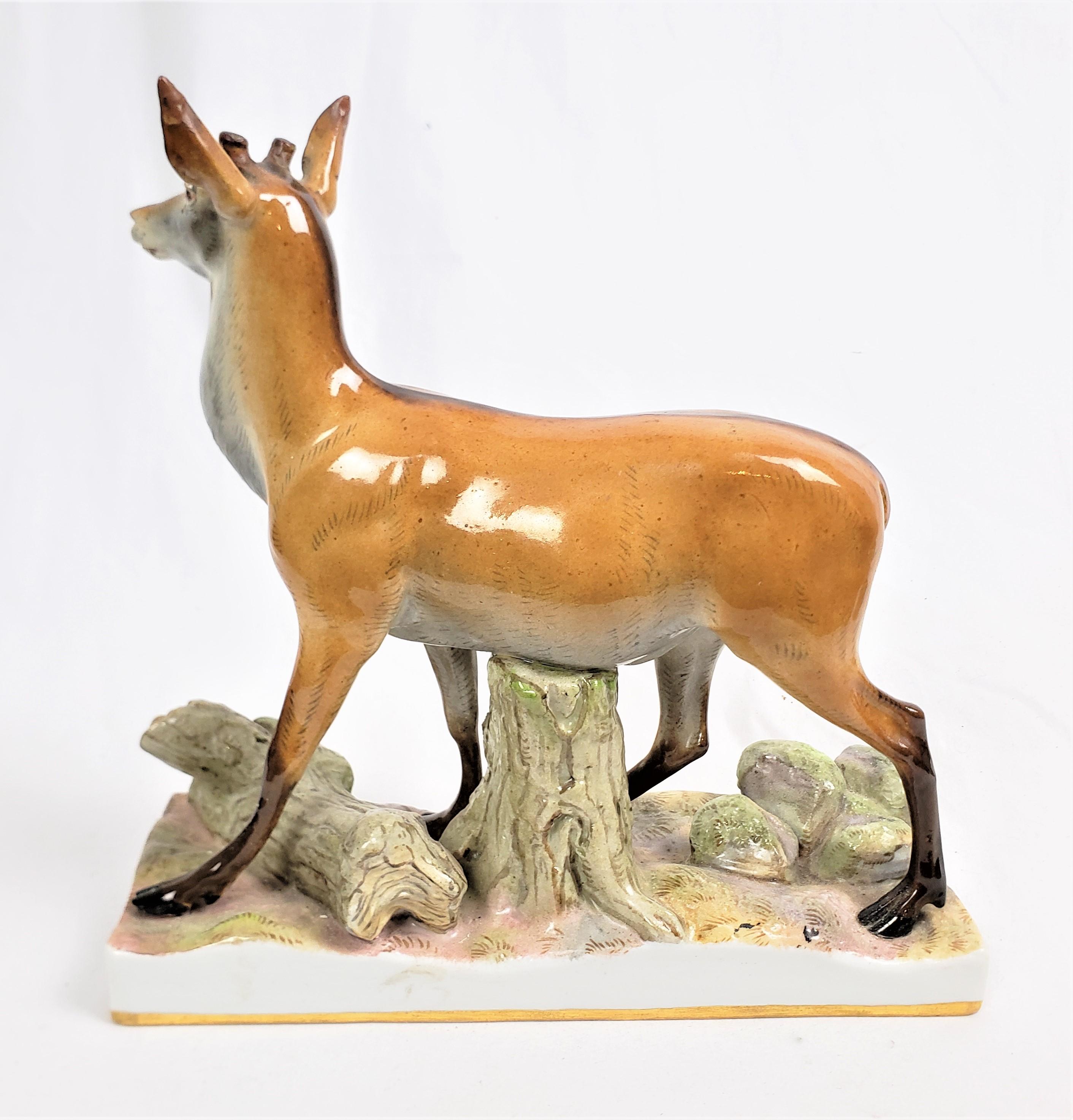 Vernissé Grande figurine ou sculpture ancienne en porcelaine de Meissen représentant un cerf debout en vente