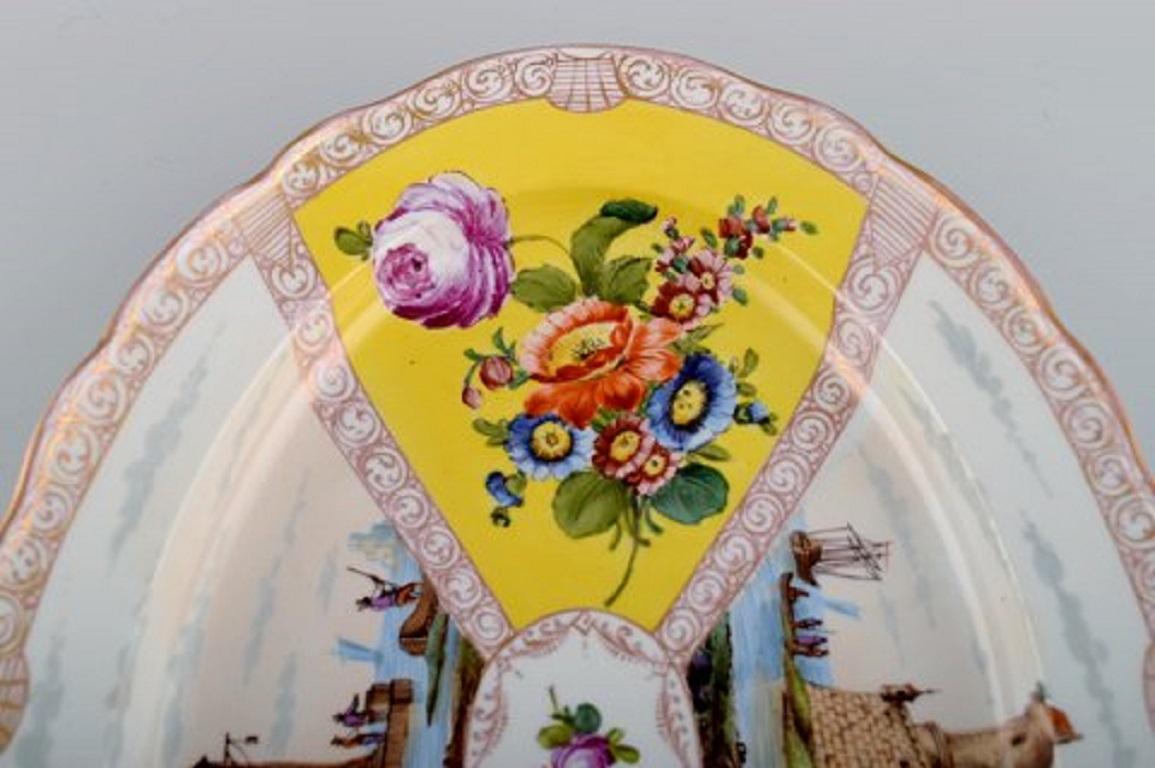 Peint à la main Grand plat de service ancien de Meissen en porcelaine peinte à la main, 19ème siècle en vente