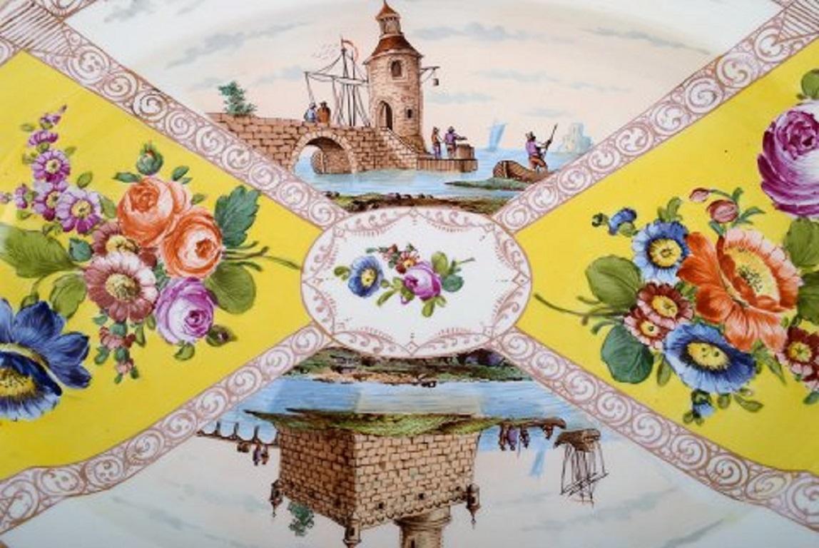 Grand plat de service ancien de Meissen en porcelaine peinte à la main, 19ème siècle Excellent état - En vente à Copenhagen, DK