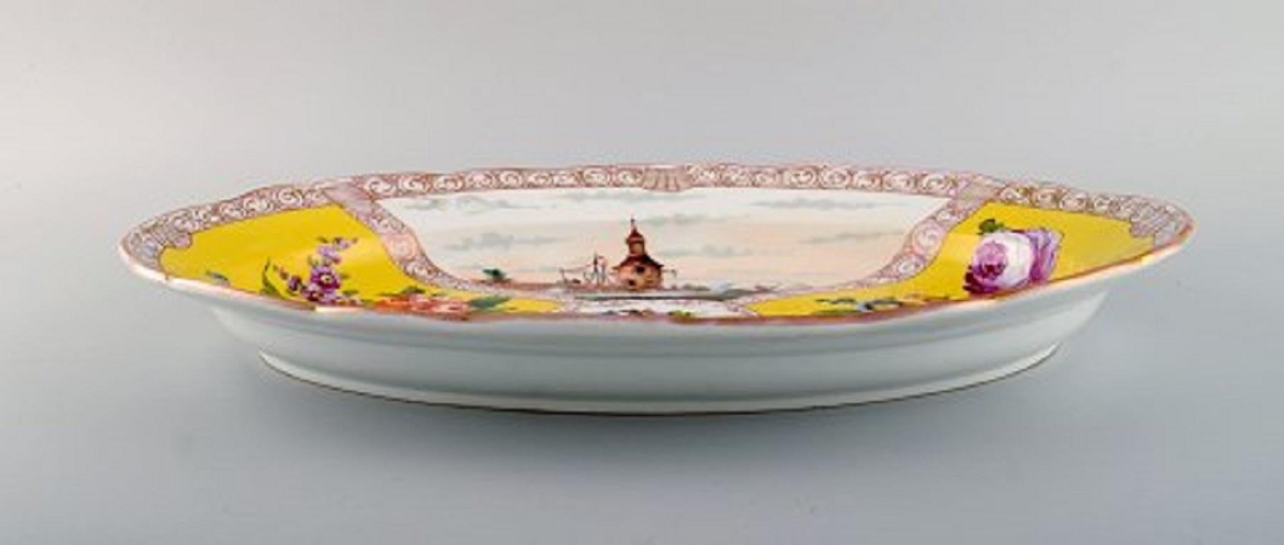 XIXe siècle Grand plat de service ancien de Meissen en porcelaine peinte à la main, 19ème siècle en vente