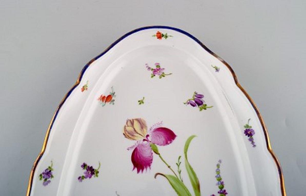 Große antike Meissener Servierschale aus handbemaltem Porzellan mit Blumenmotiven (Deutsch) im Angebot