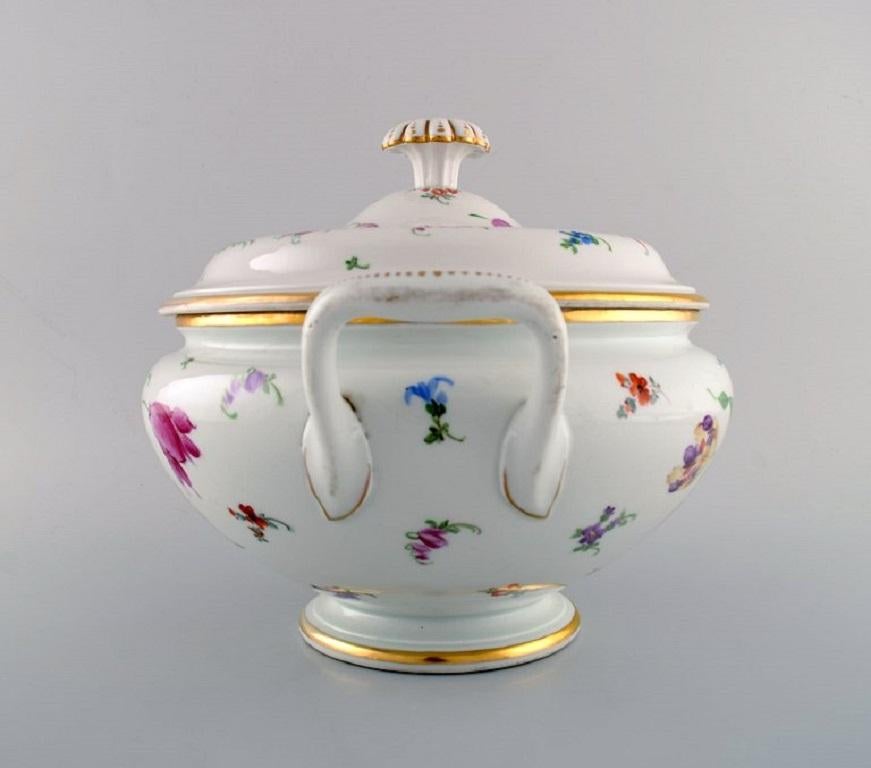 German Large Antique Meissen Soup Tureen in Porcelain with Hand-Painted Flowers For Sale