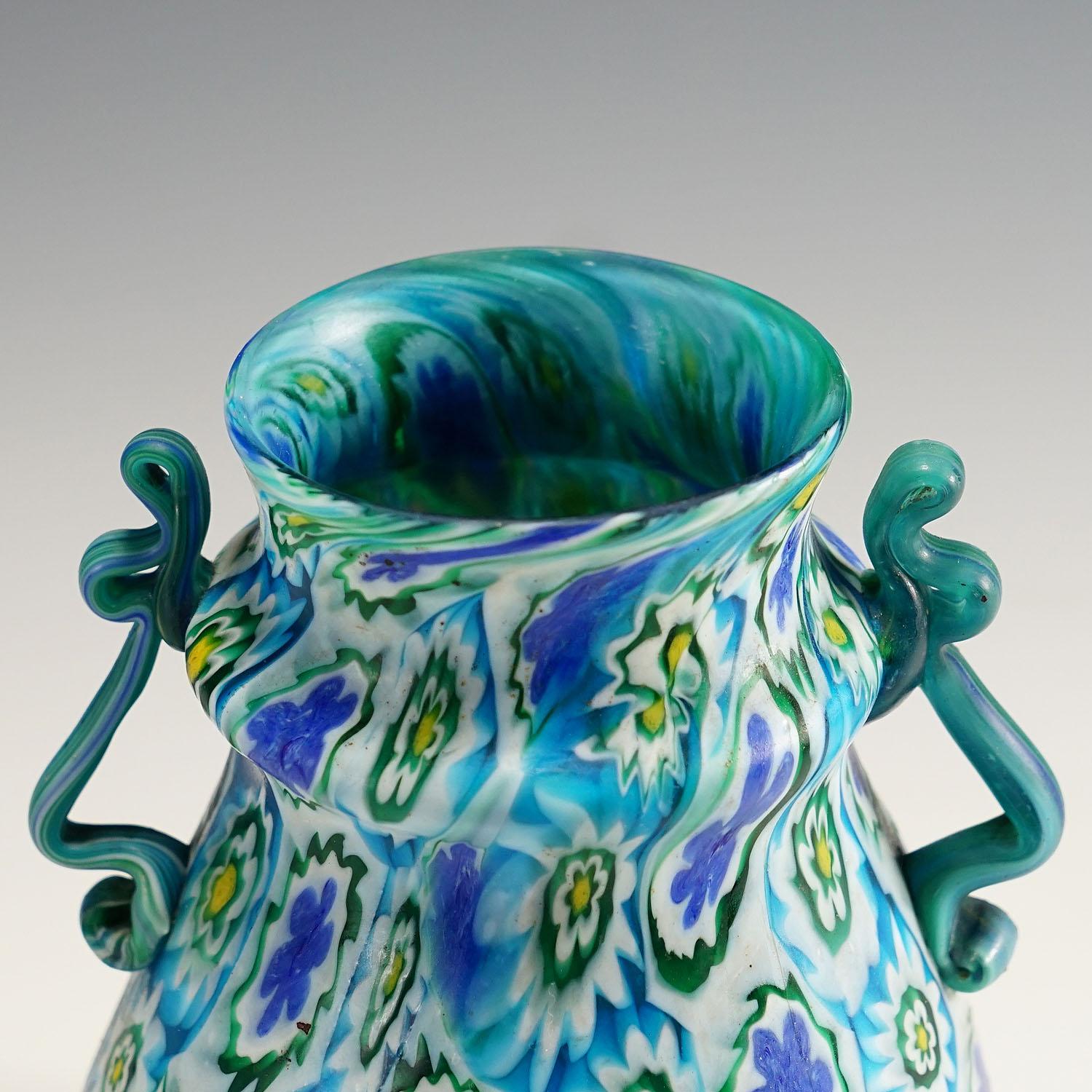 Large Antique Millefiori Vase with Handles, Fratelli Toso Murano, 1910 In Fair Condition For Sale In Berghuelen, DE