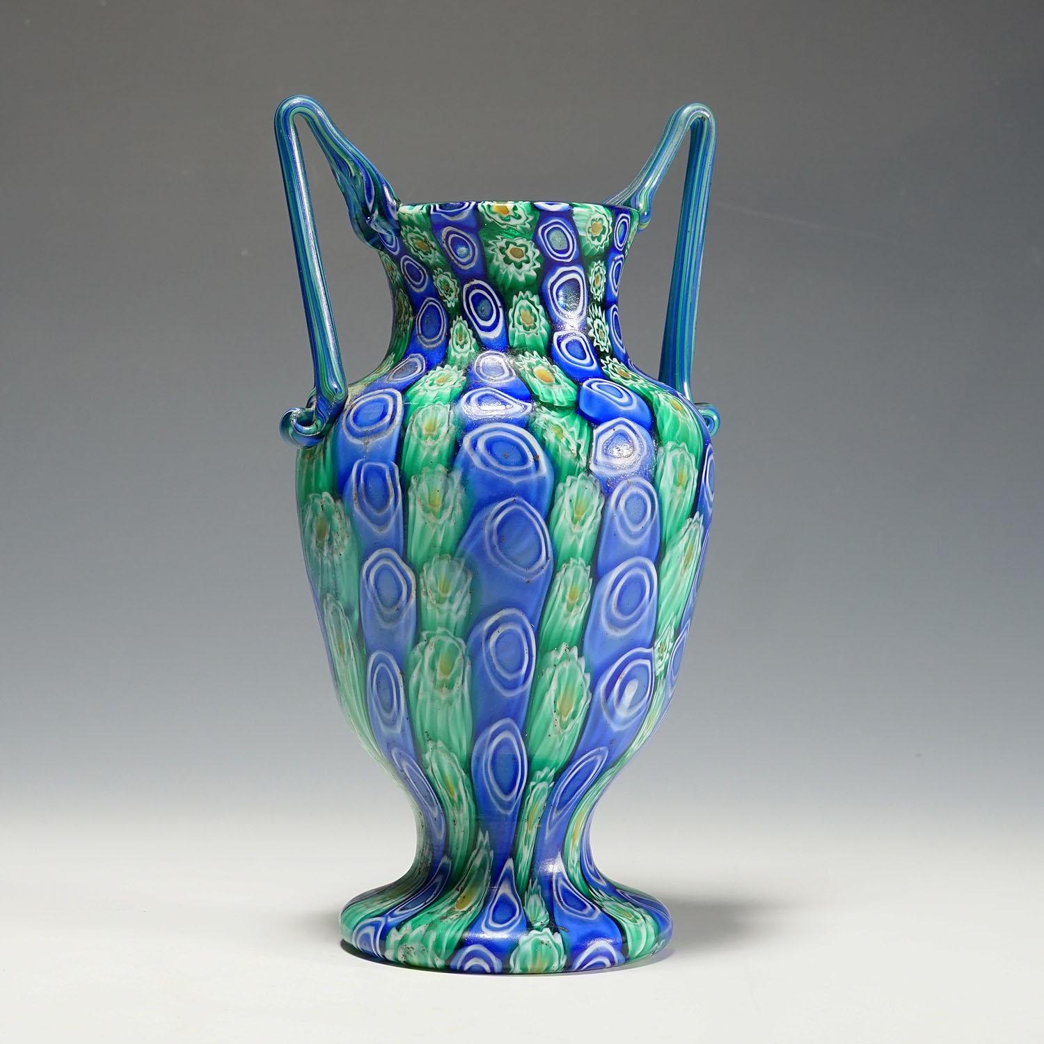 Mid-Century moderno Grande vaso antico Millefiori con manici, Fratelli Toso Murano circa 1910 in vendita