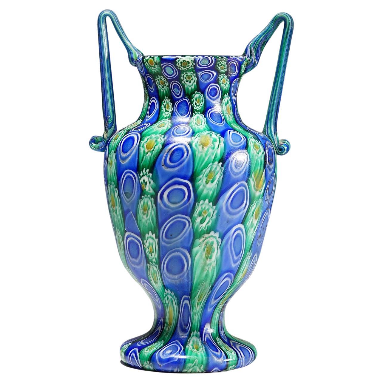 Große antike Millefiori-Vase mit Henkeln, Fratelli Toso Murano um 1910 im Angebot