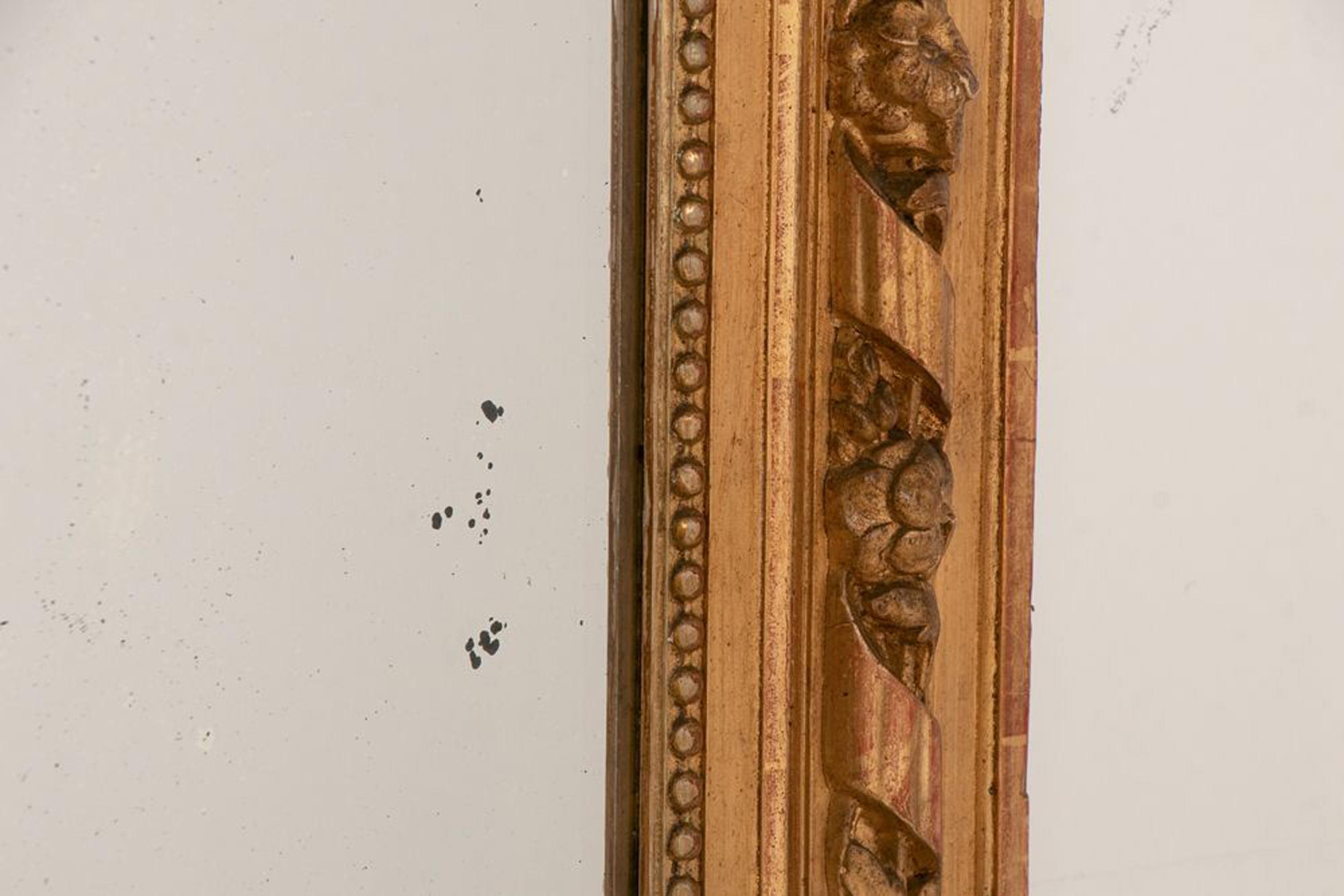 Großer antiker Spiegel mit Gesso-Kreuz, Girlanden und Schleifen, um 1880 (Französisch) im Angebot