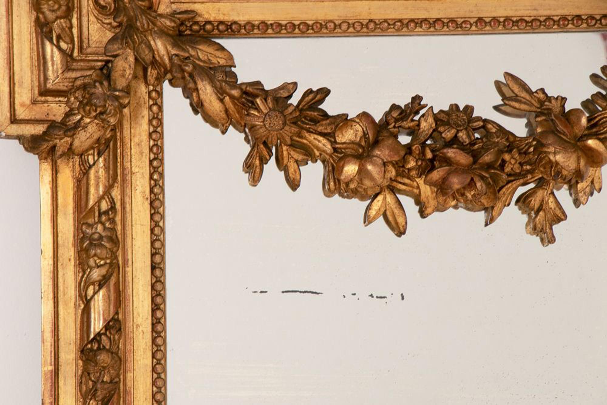 Großer antiker Spiegel mit Gesso-Kreuz, Girlanden und Schleifen, um 1880 im Angebot 1