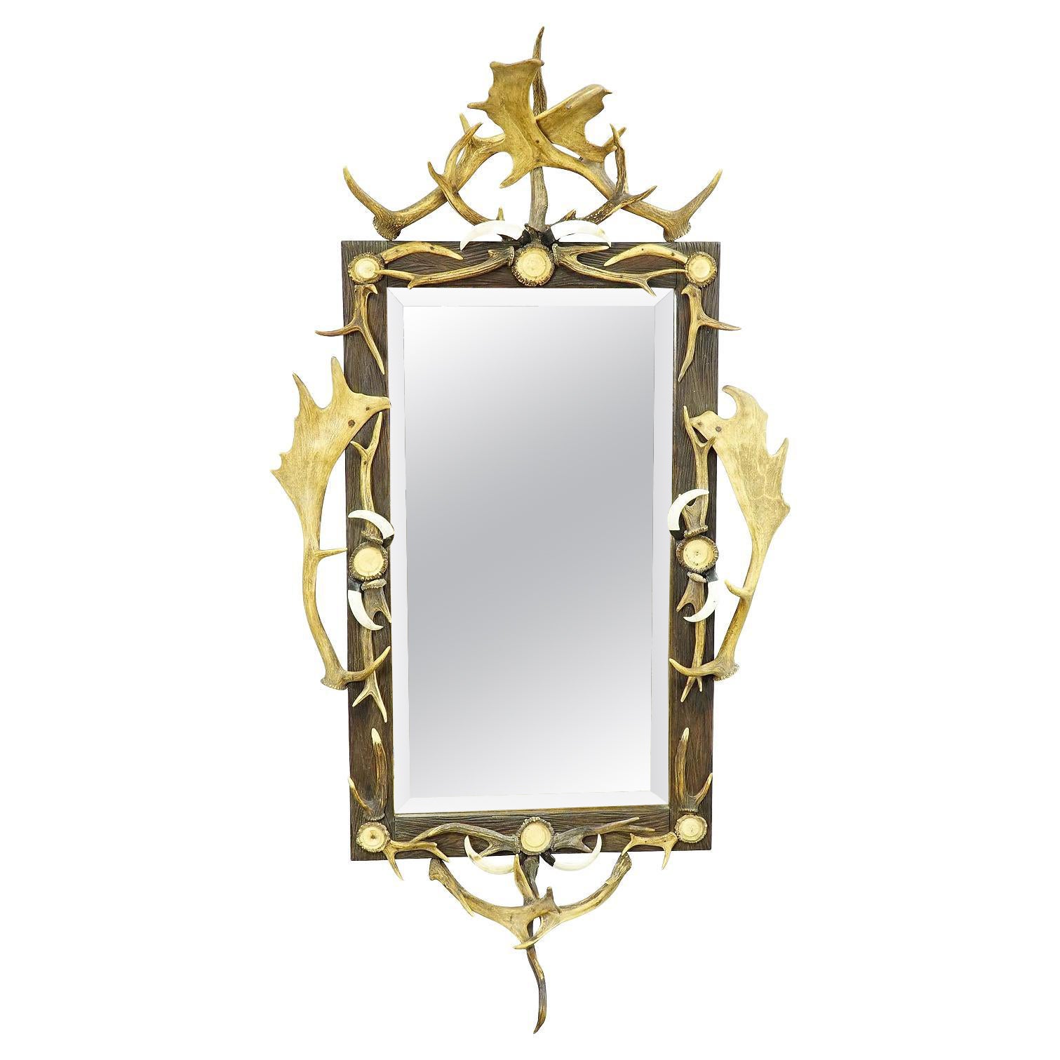 Grand Antique Mirror avec décorations en bois de cerf rustiques