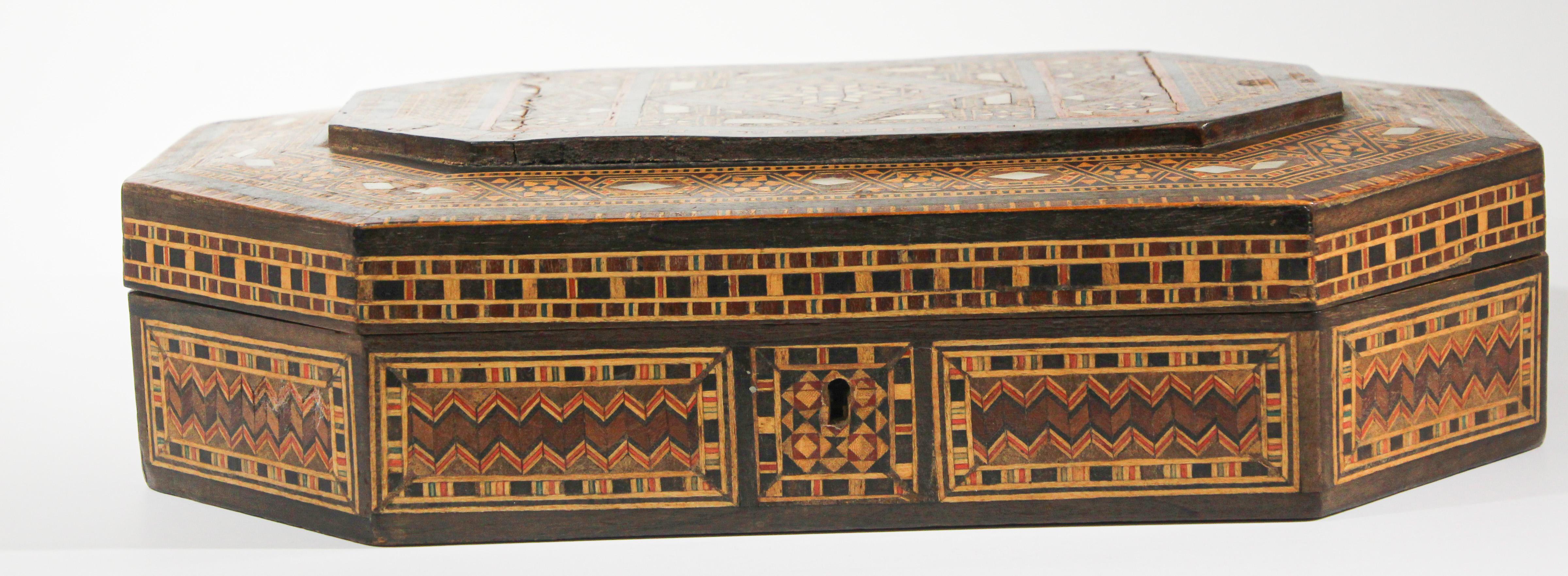 Large Antique Moorish Micro Mosaic Inlaid Jewelry Box Hexagonal Shape In Good Condition For Sale In North Hollywood, CA