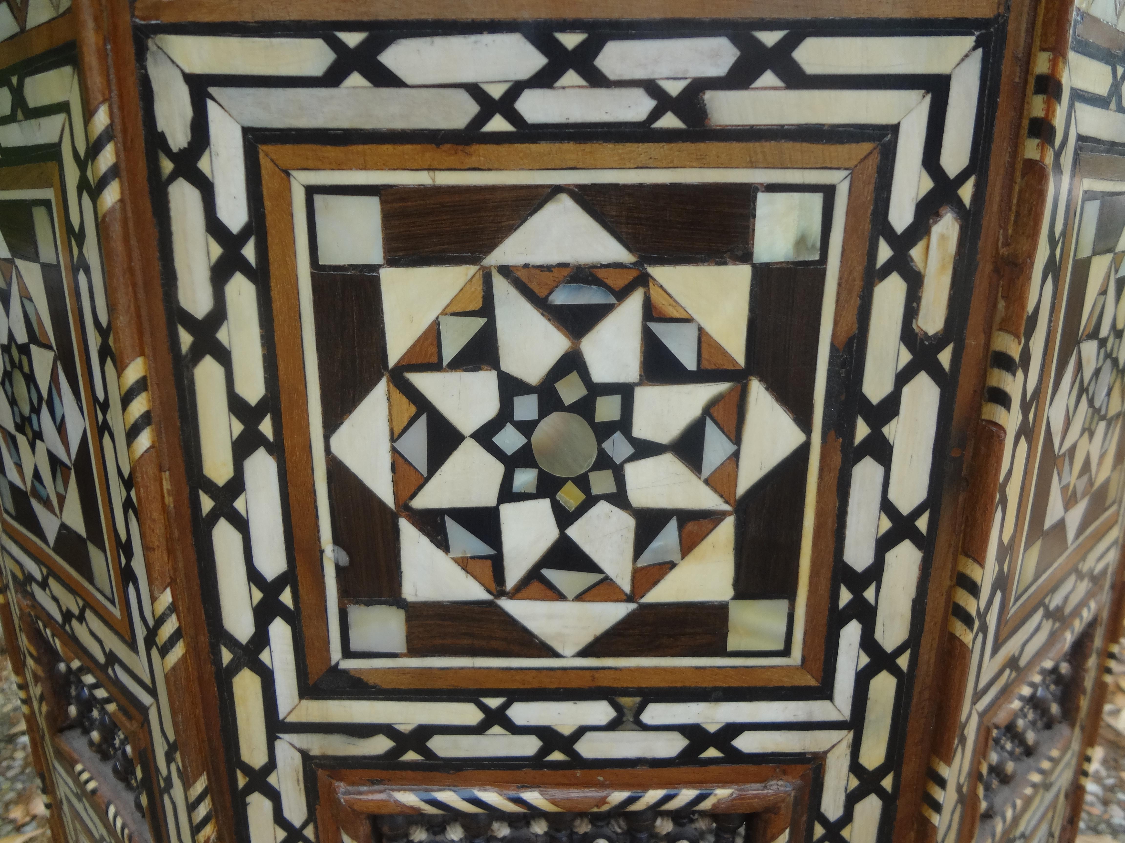 Early 20th Century Large Antique Moroccan Arabesque Style Octagonal Inlaid Table For Sale