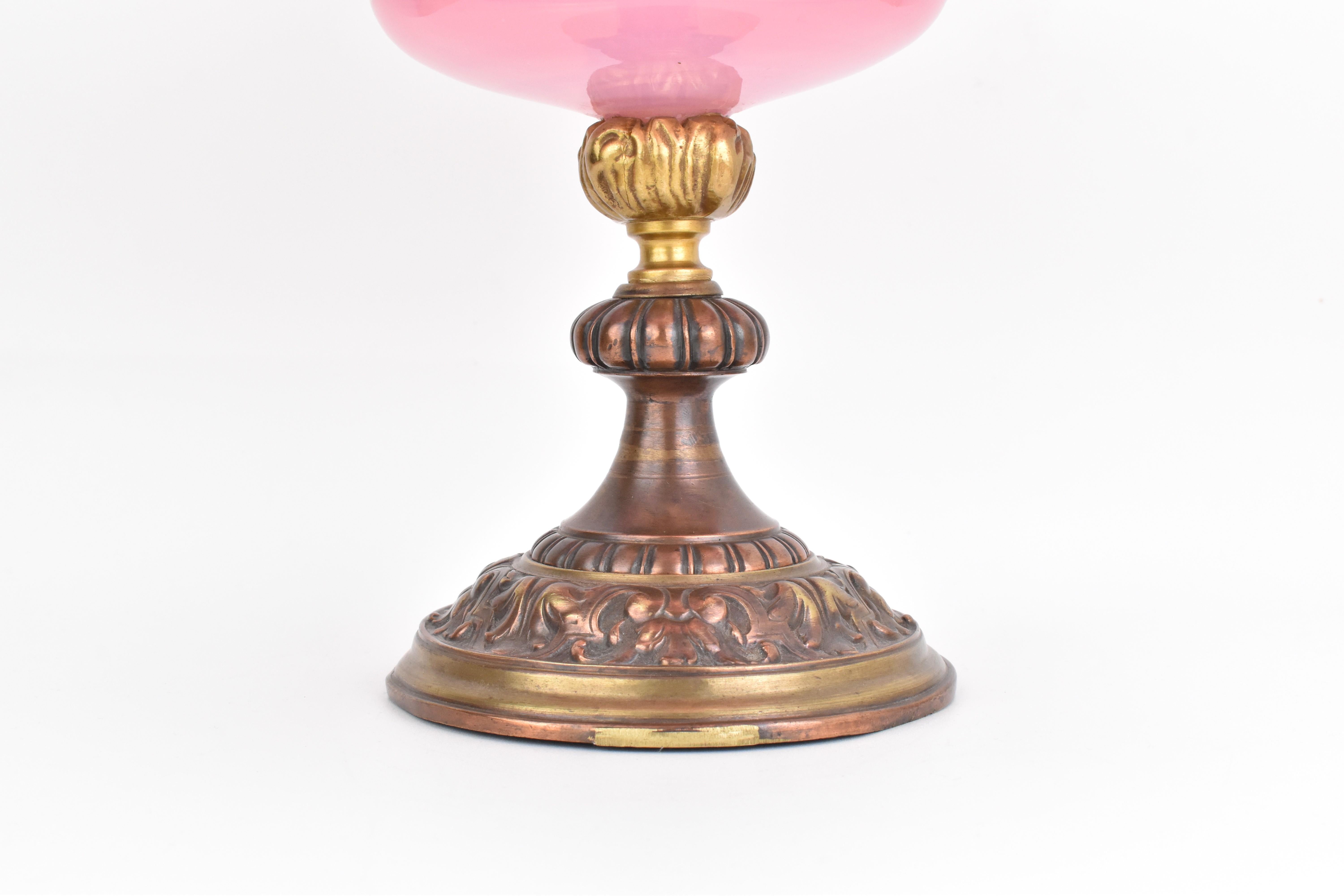 Gran Centro de Mesa Antiguo de Moser en Vidrio Opalino Rosa, Siglo XIX en Bueno estado para la venta en Rostock, MV