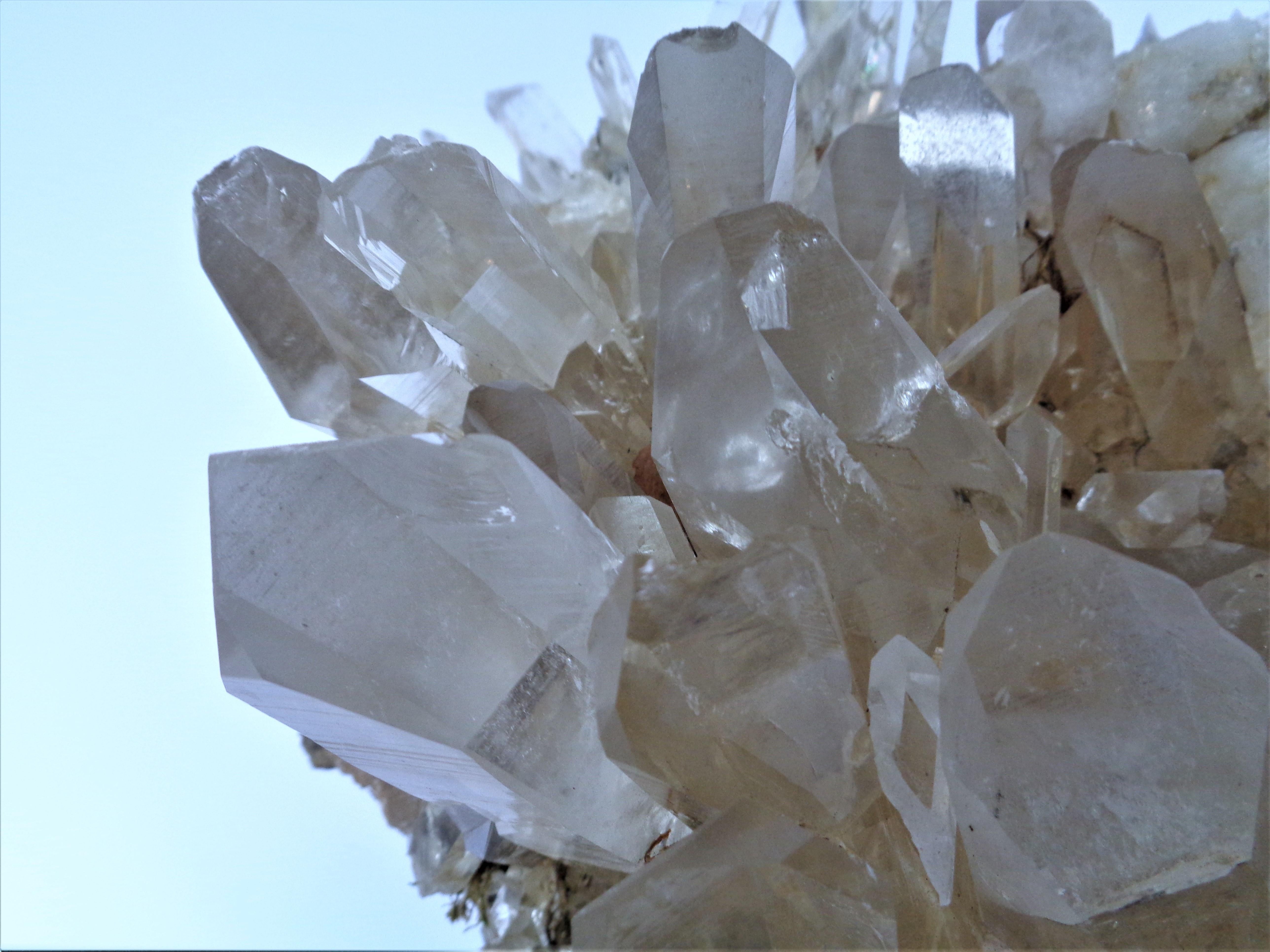 Antikes großes Quarz-Kristall-Cluster-Exemplar (Prähistorisch) im Angebot