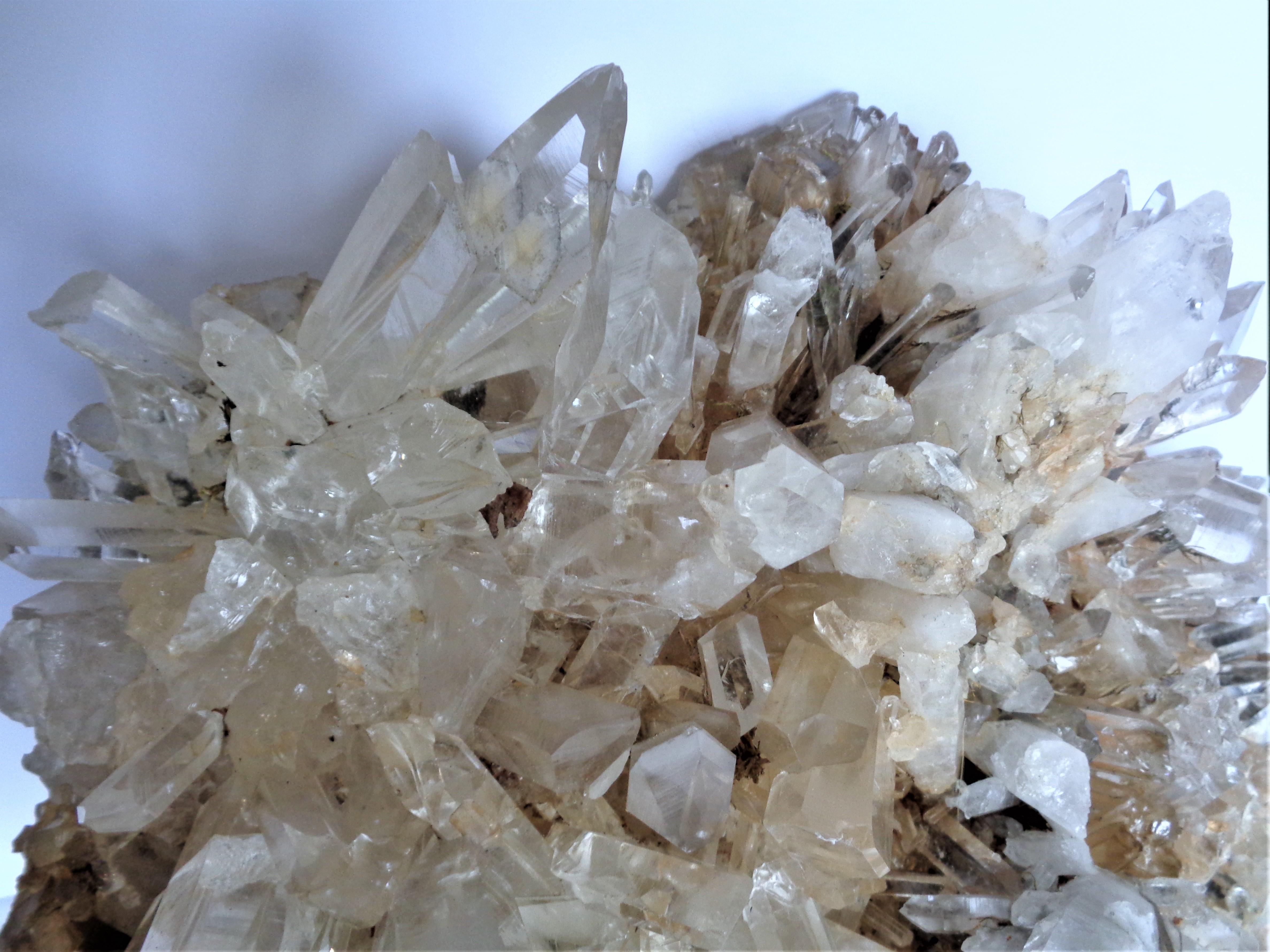 Antikes großes Quarz-Kristall-Cluster-Exemplar im Zustand „Gut“ im Angebot in Rochester, NY
